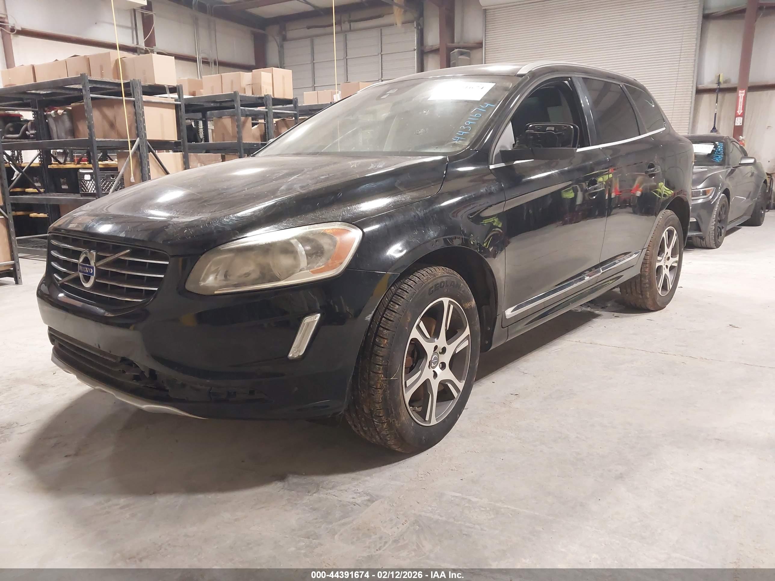 VOLVO XC60 image 2