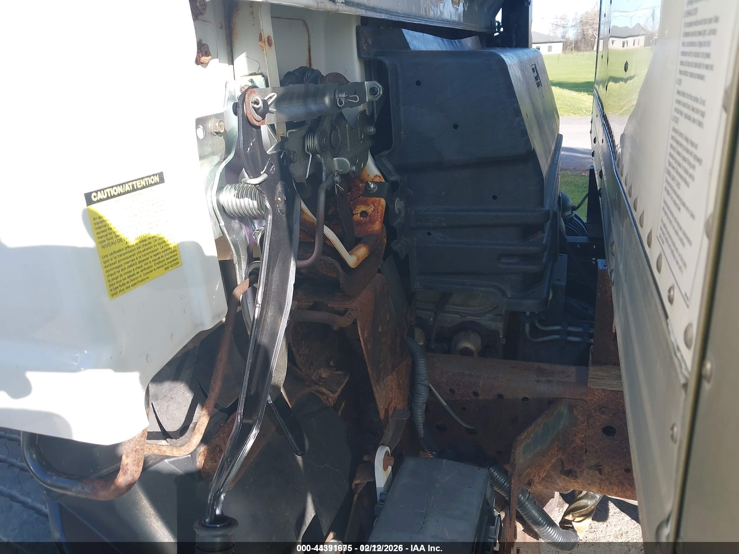 ISUZU NPR image 10