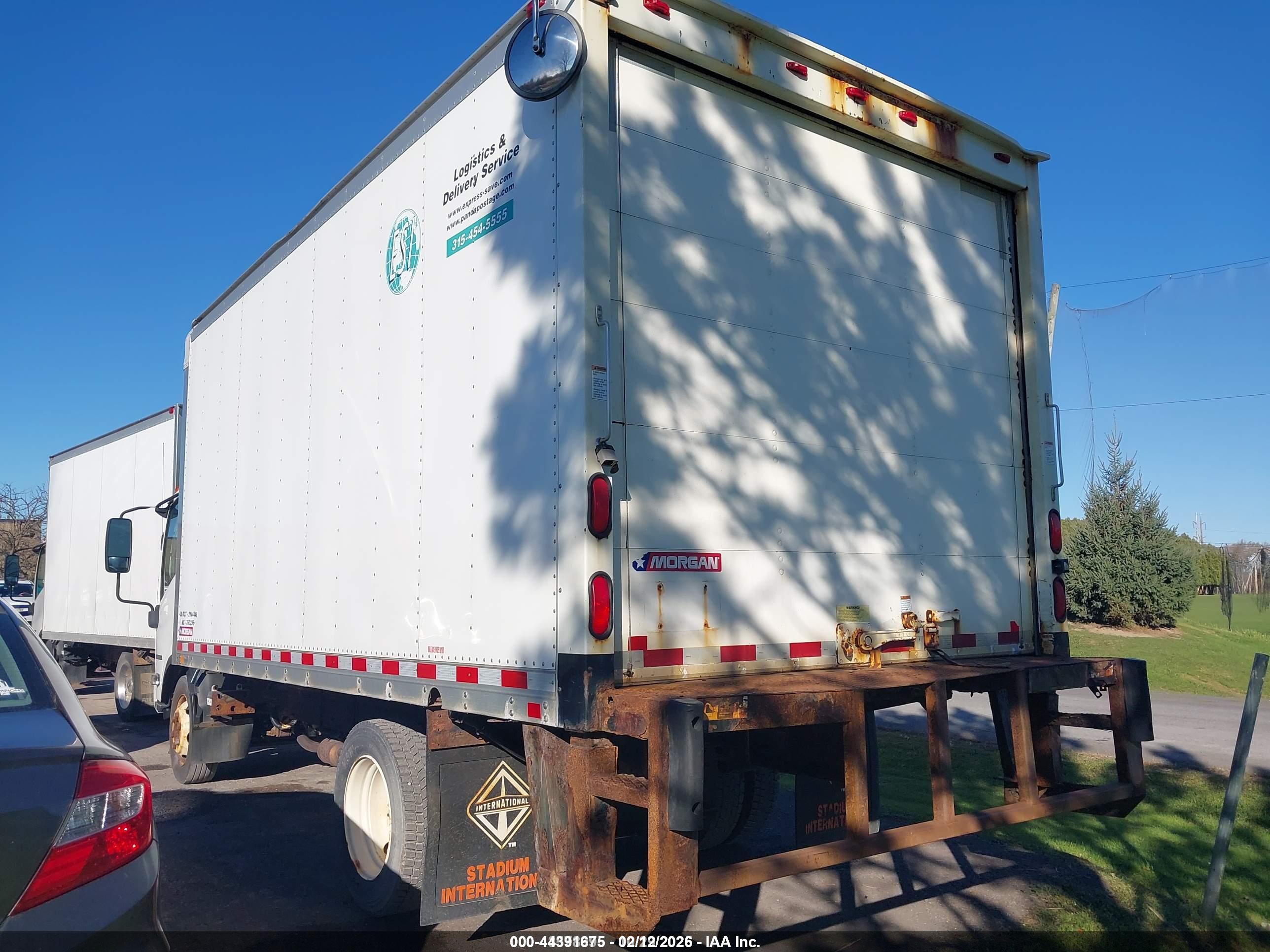ISUZU NPR image 3