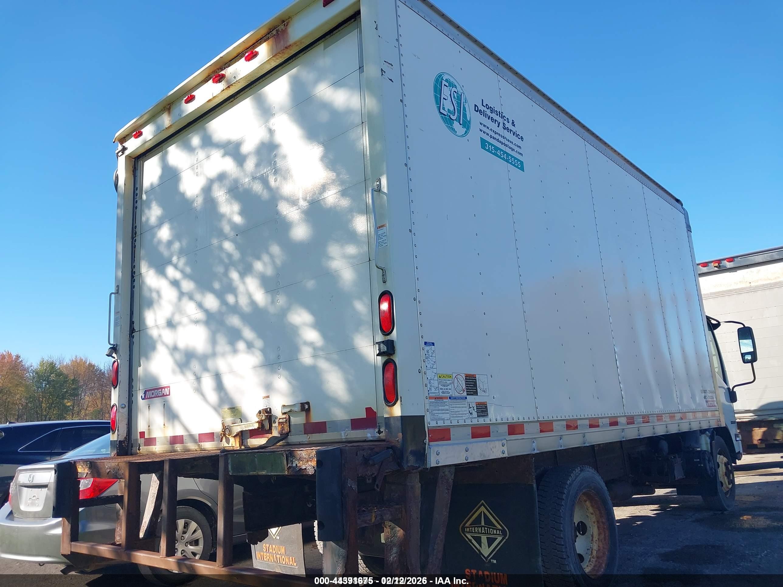 ISUZU NPR image 4
