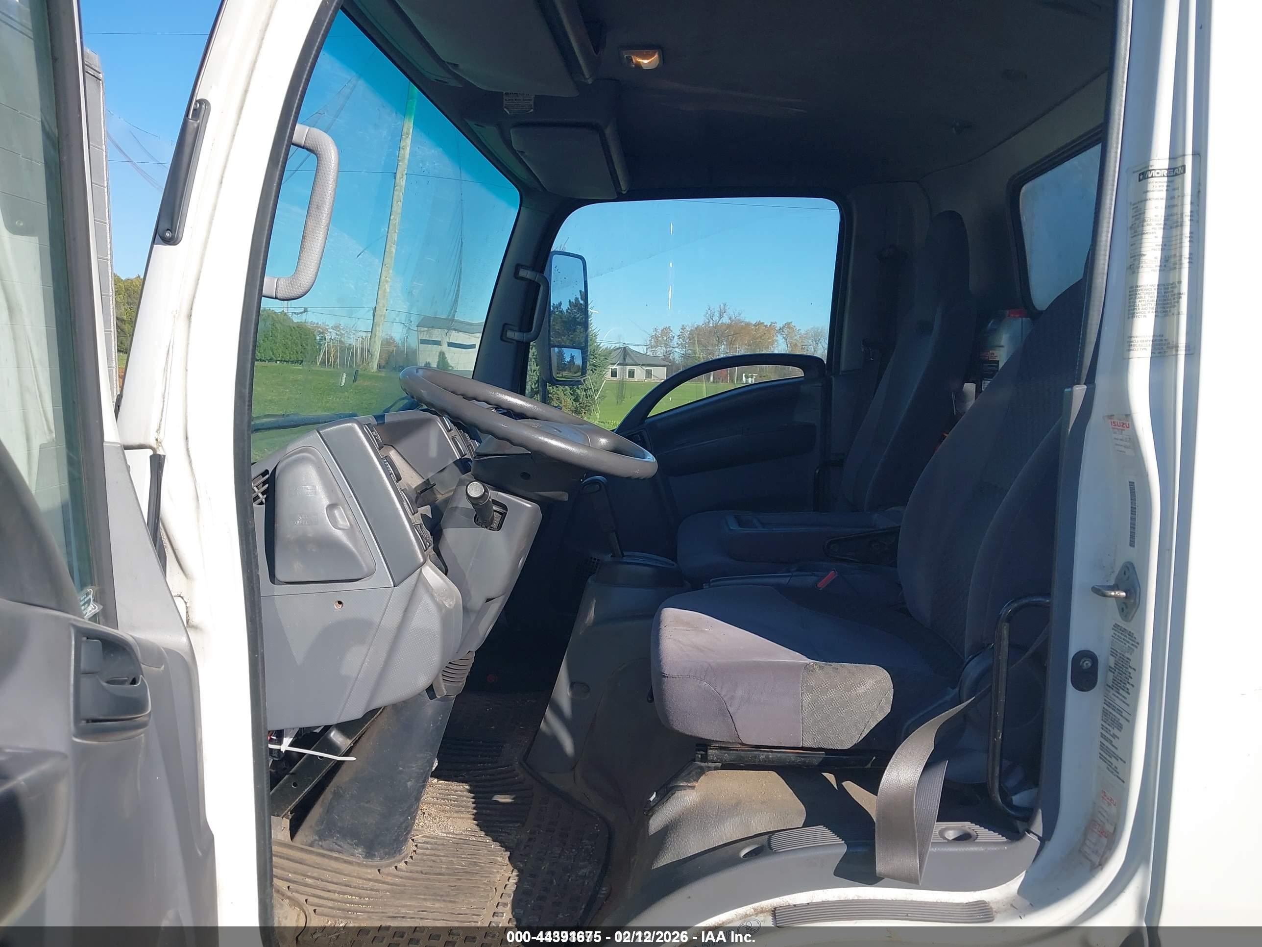 ISUZU NPR image 8