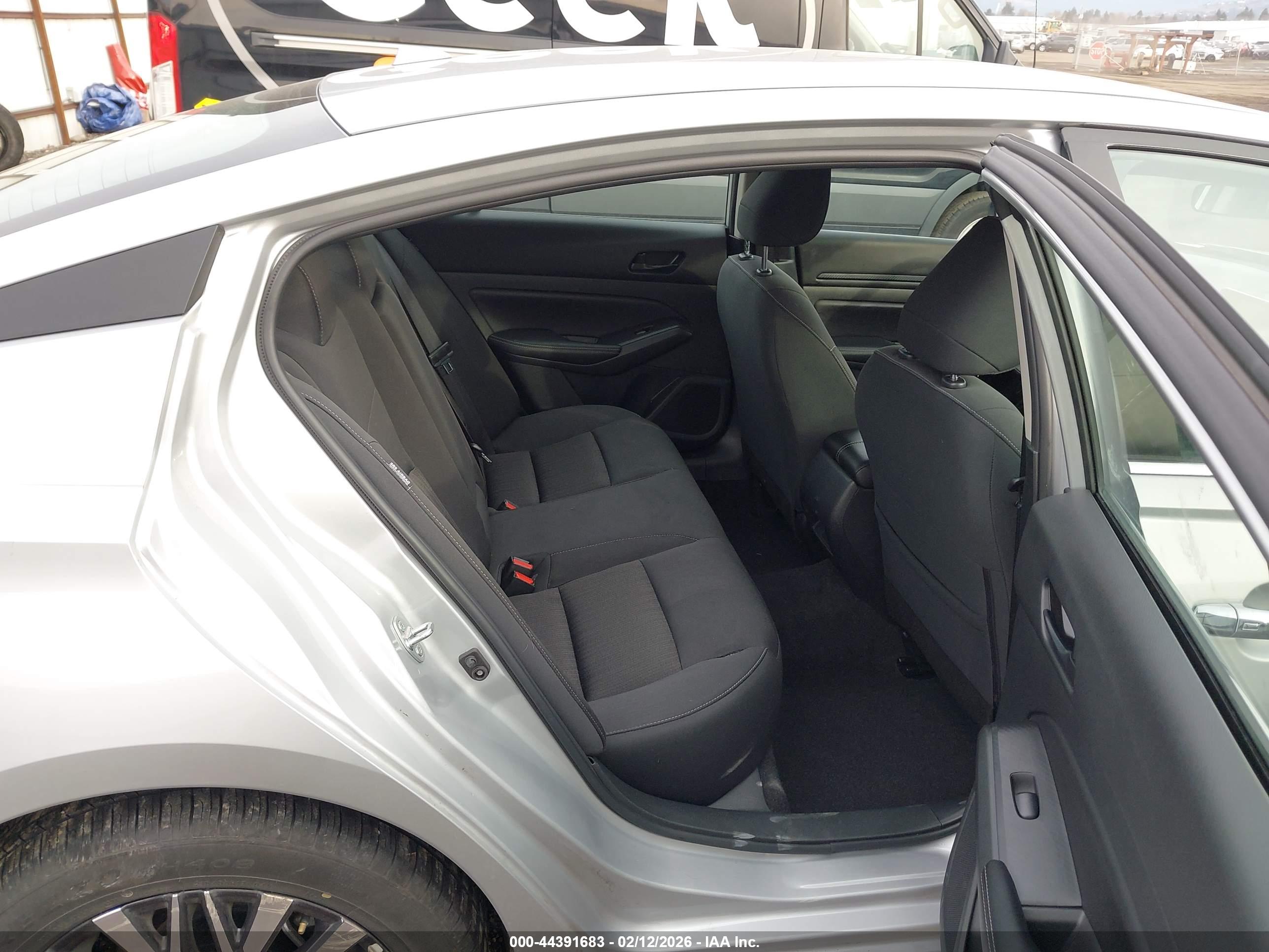 NISSAN ALTIMA image 8