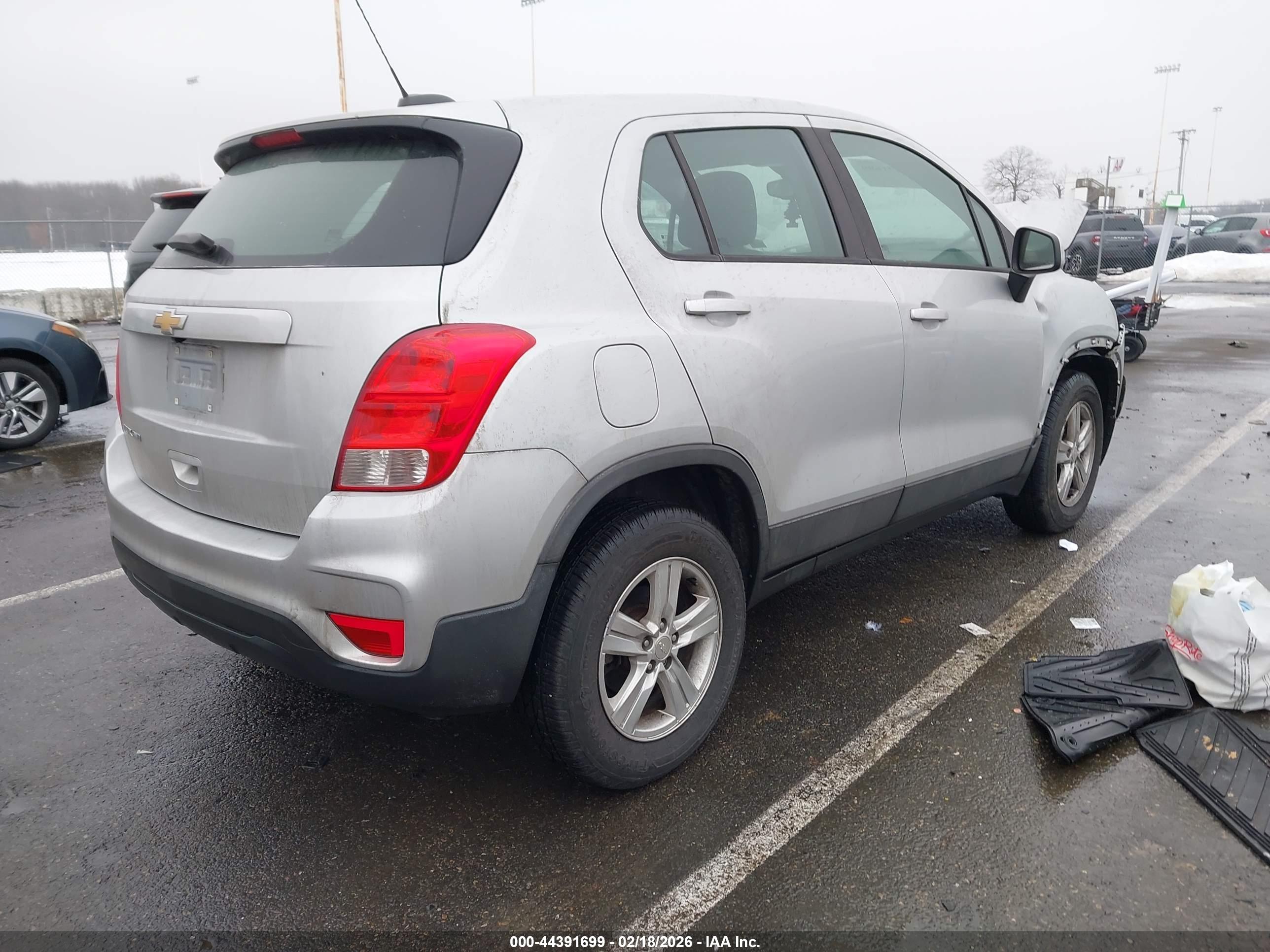 CHEVROLET TRAX image 4