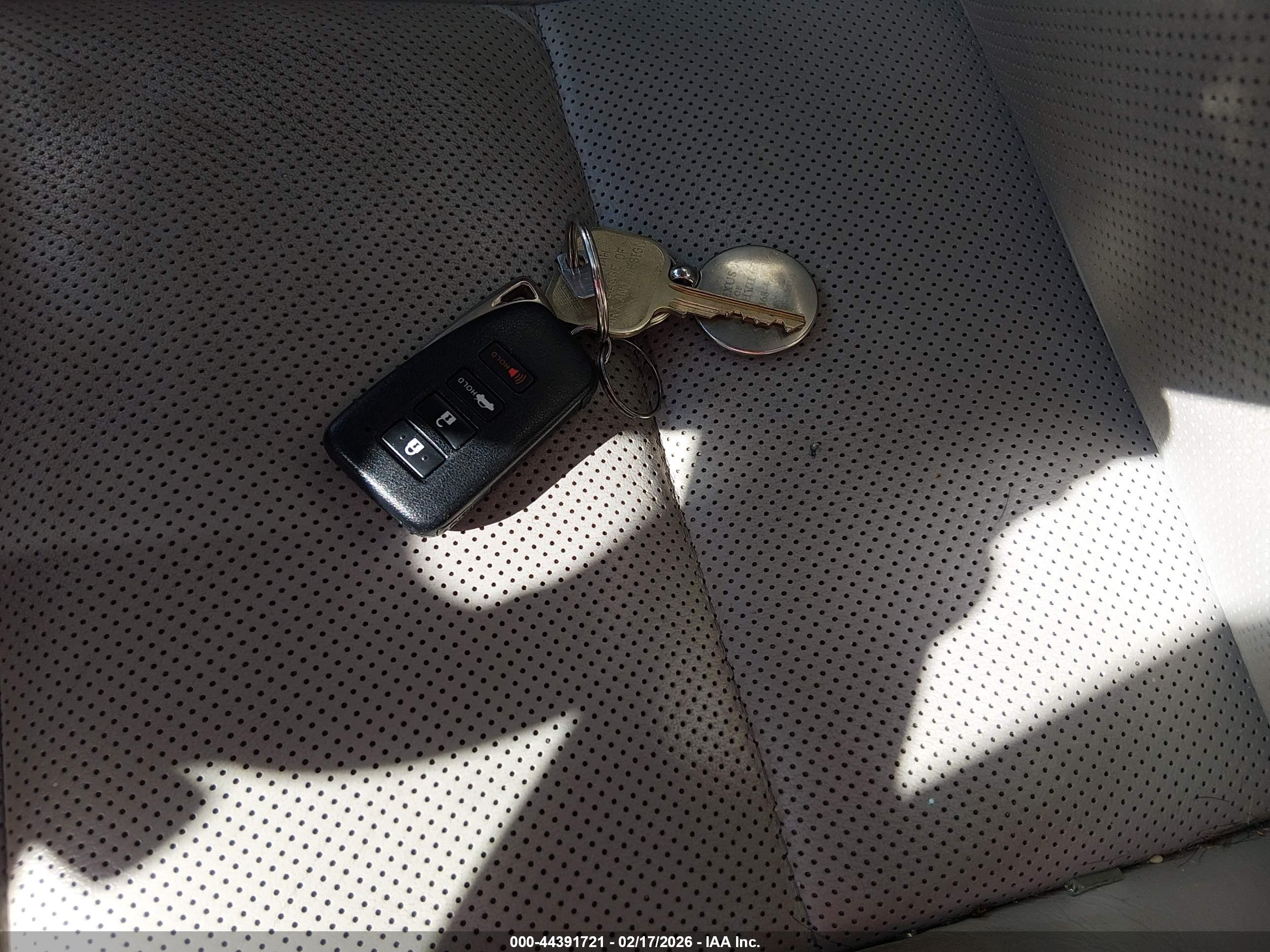 LEXUS ES image 11