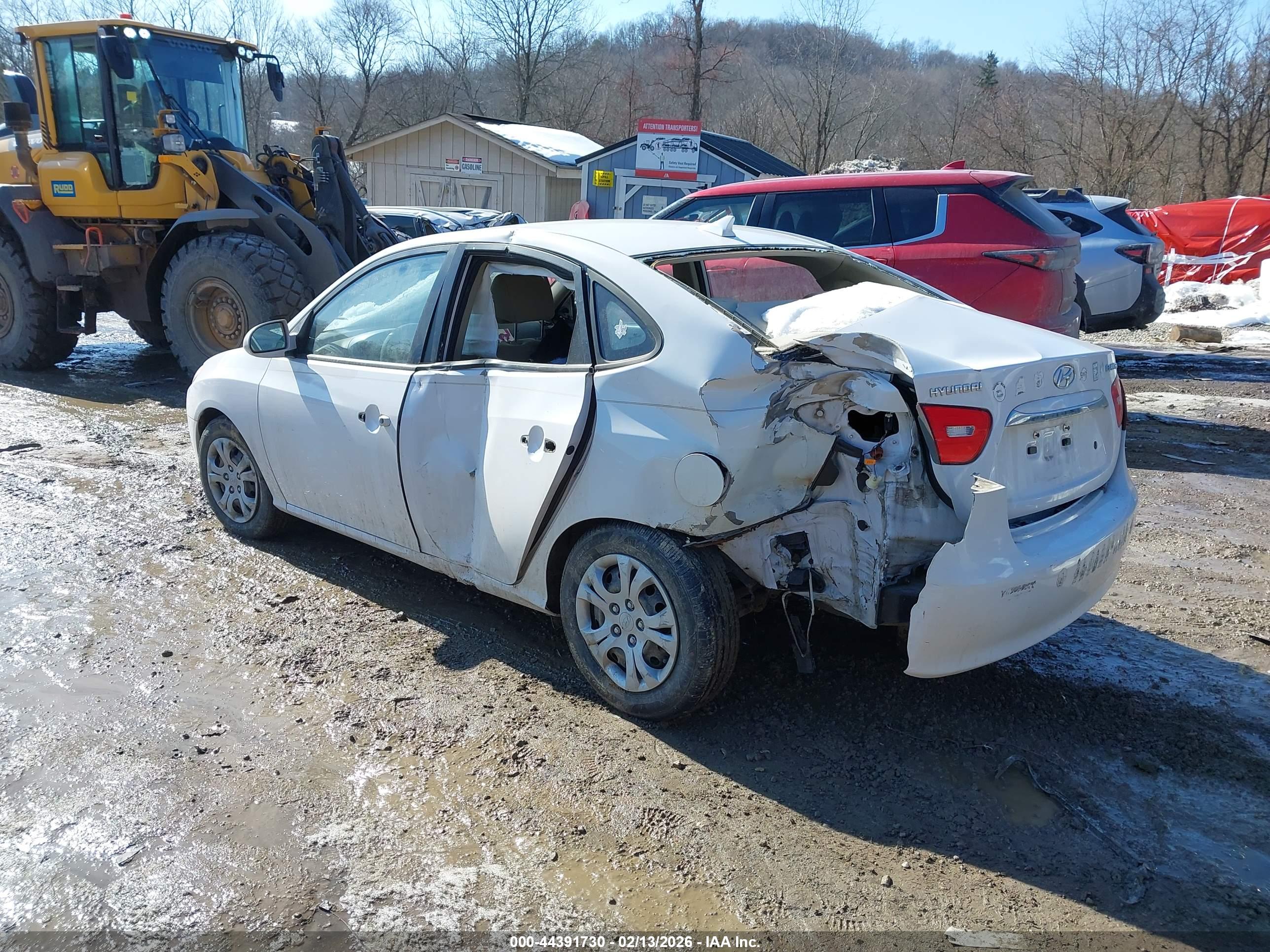 HYUNDAI ELANTRA image 3
