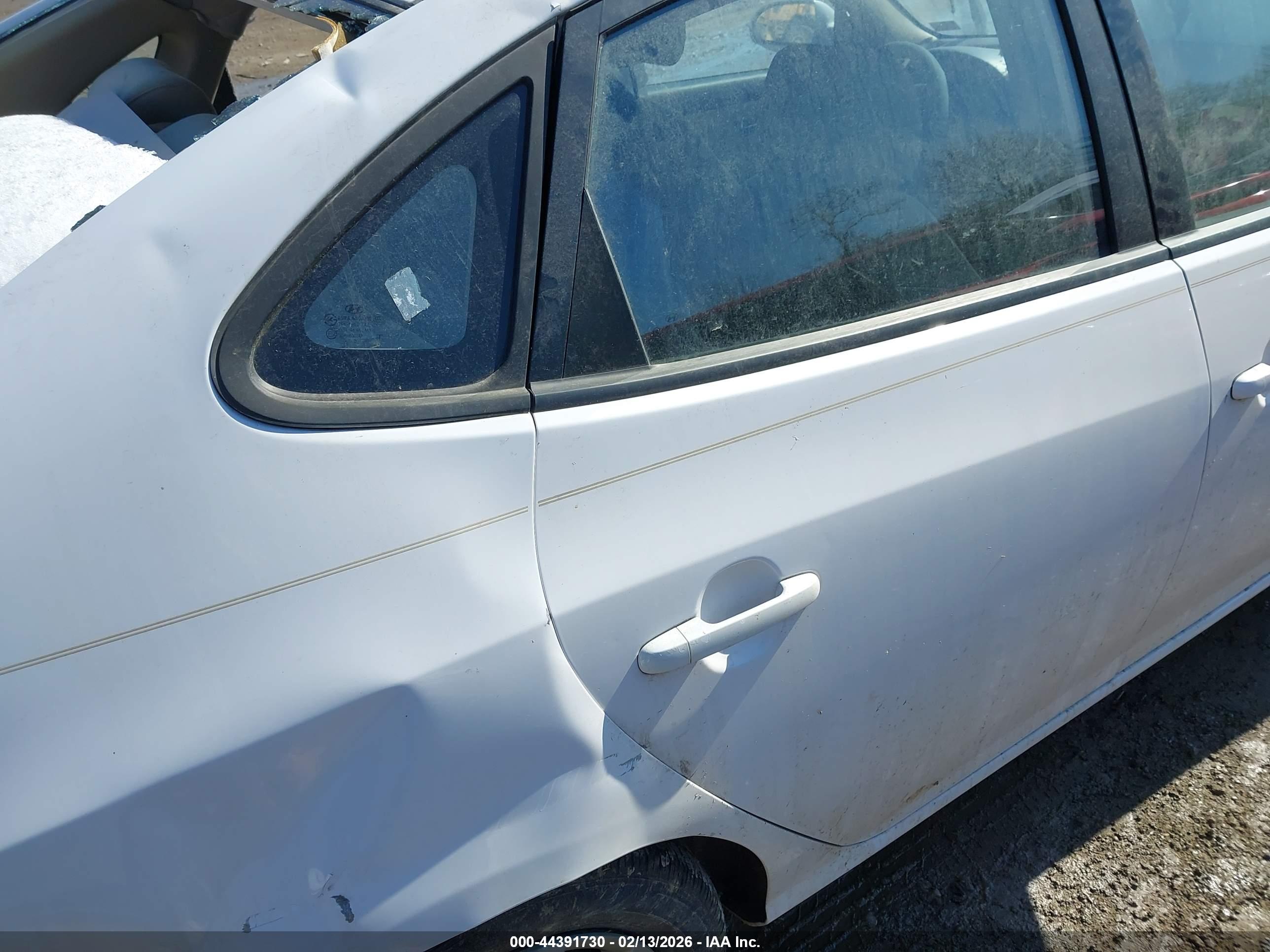 HYUNDAI ELANTRA image 8