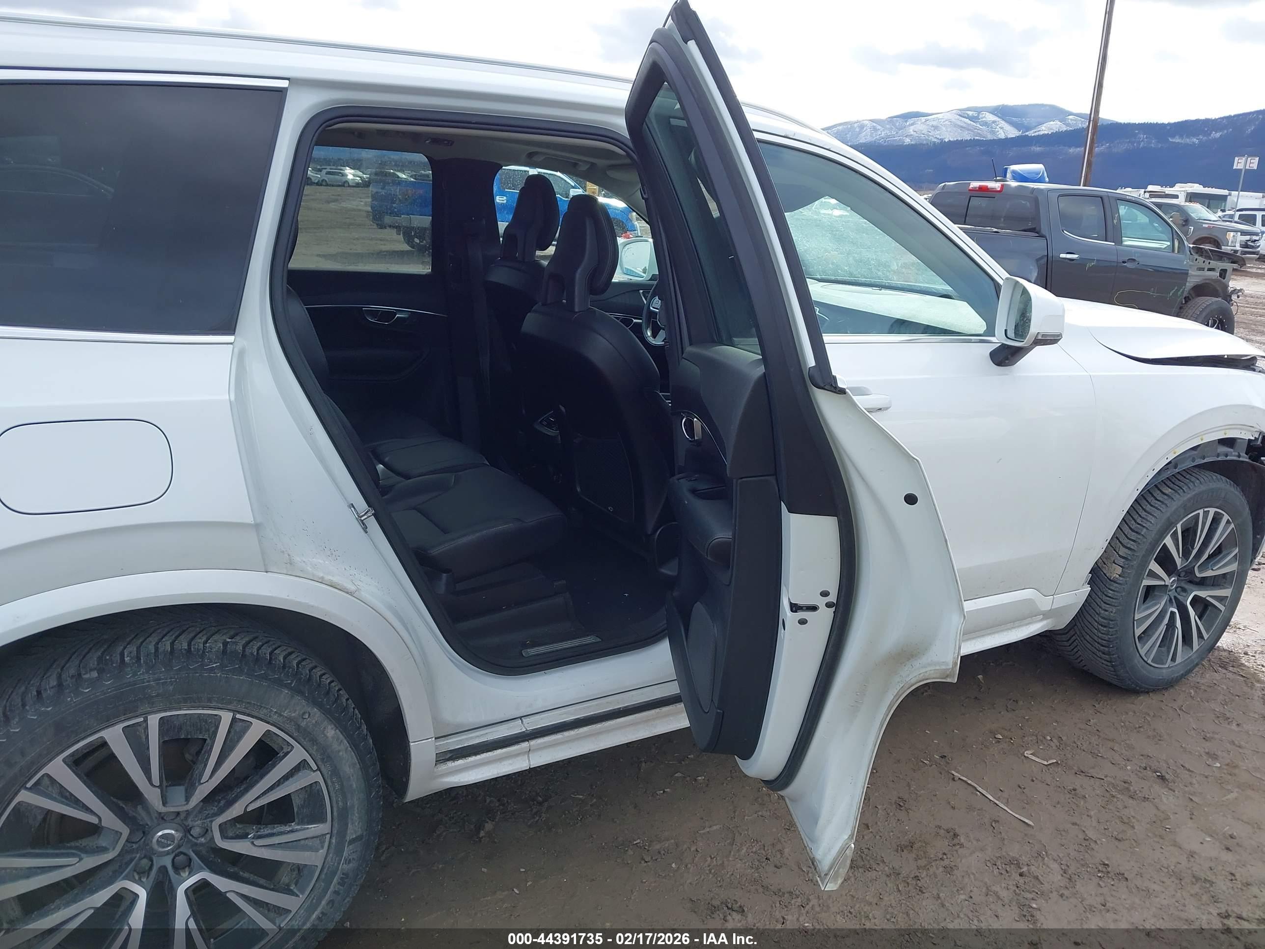 VOLVO XC90 image 8