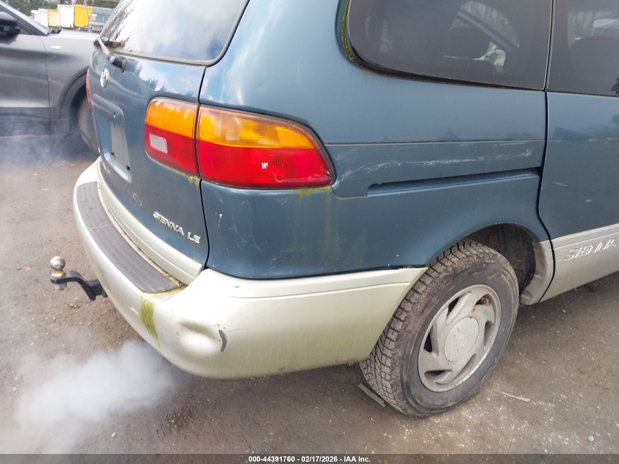 TOYOTA SIENNA image 6