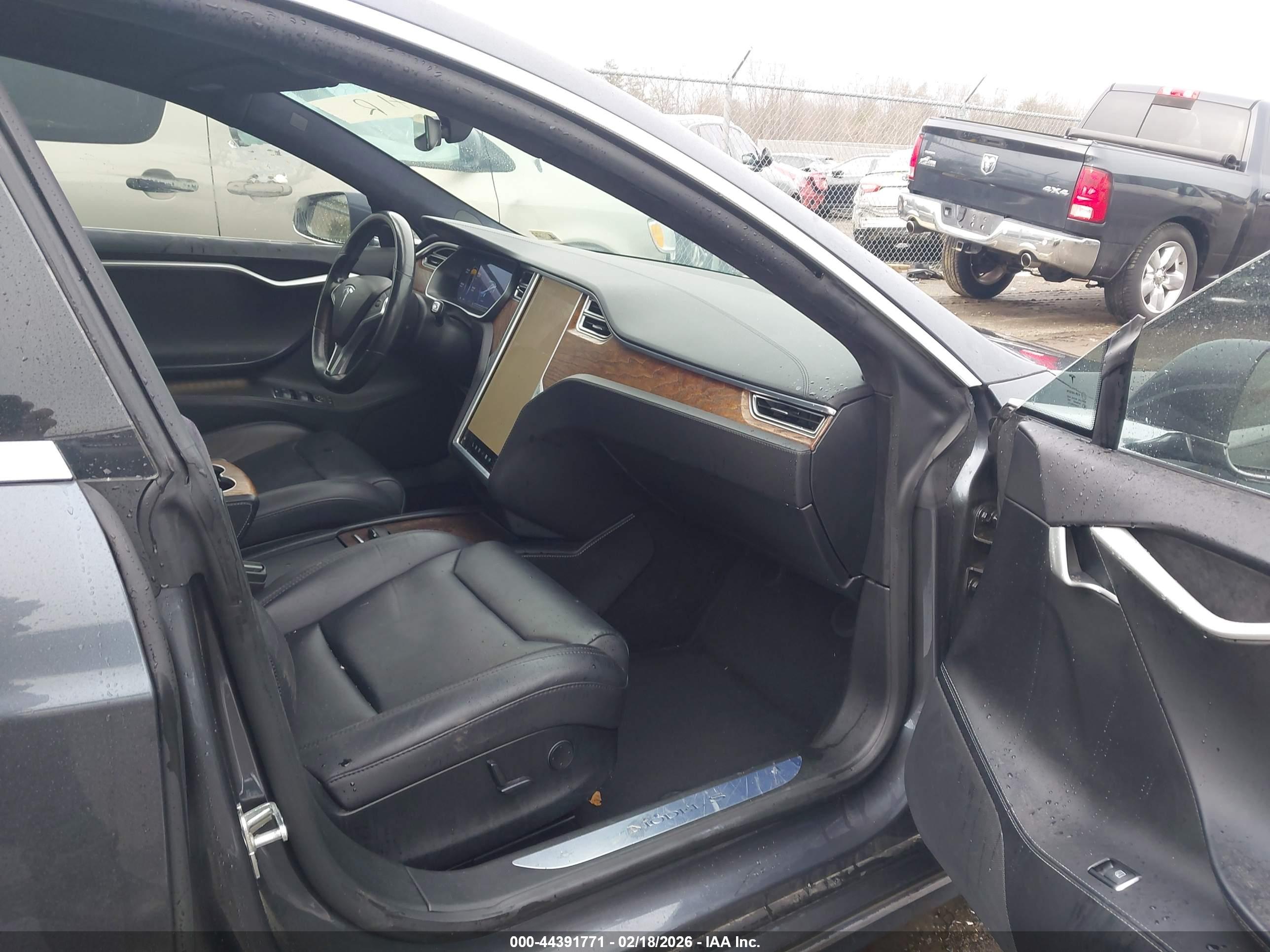 TESLA MODEL image 5