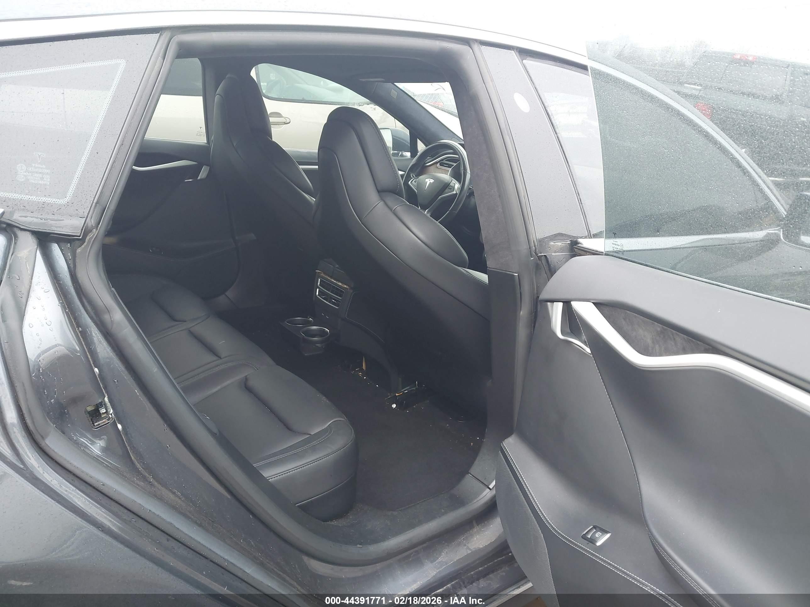 TESLA MODEL image 8
