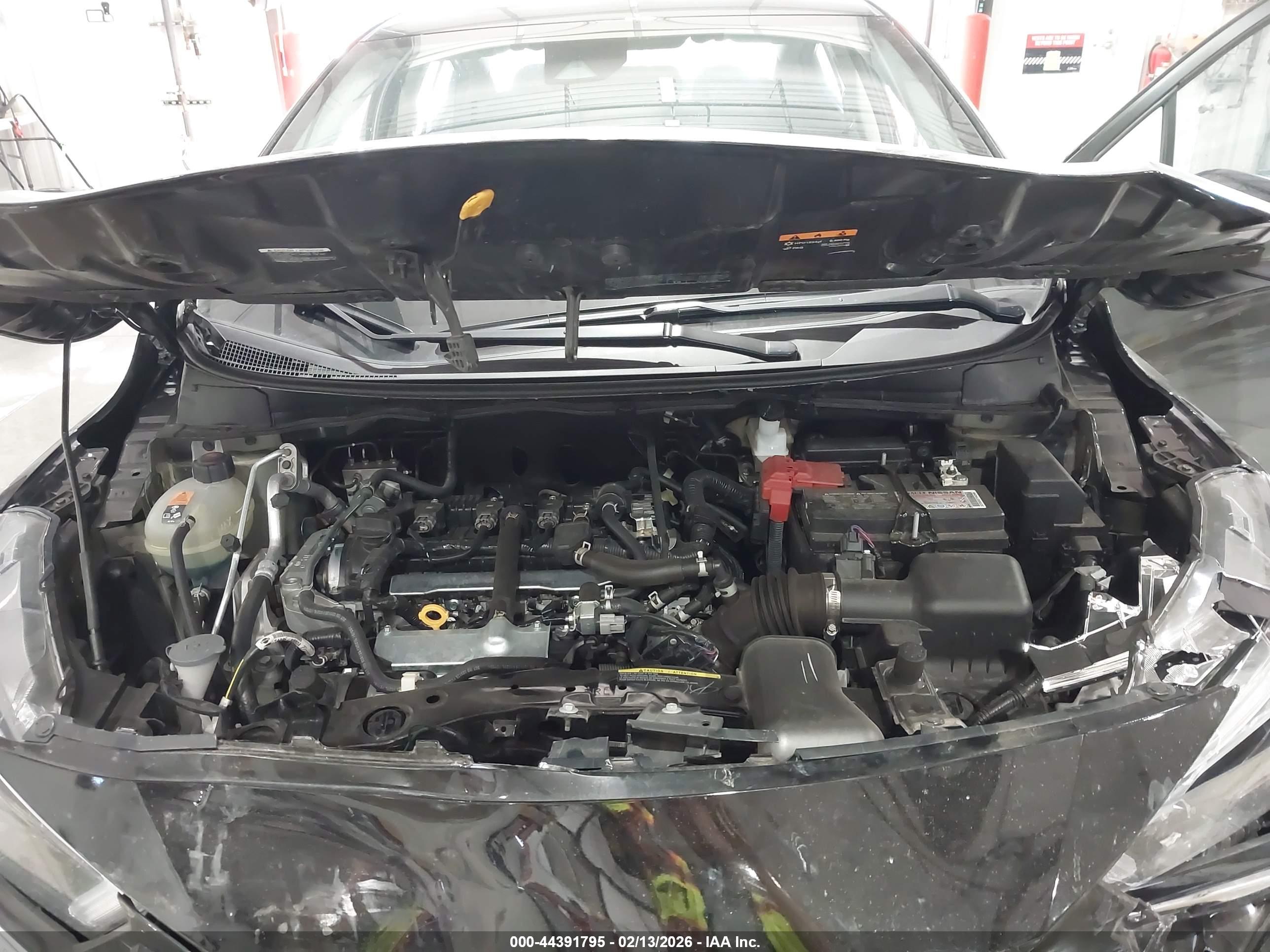 NISSAN VERSA image 10