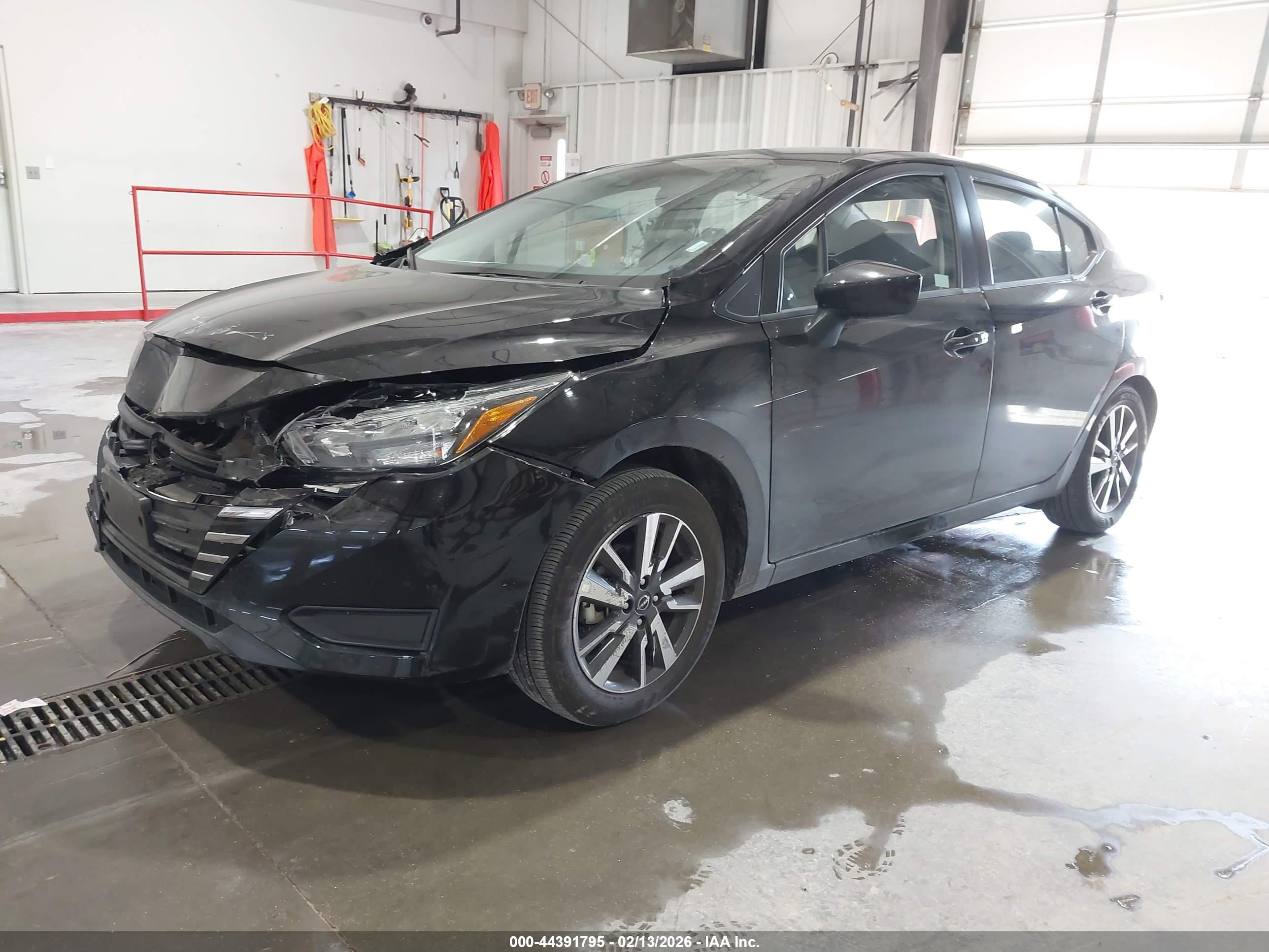 NISSAN VERSA image 2