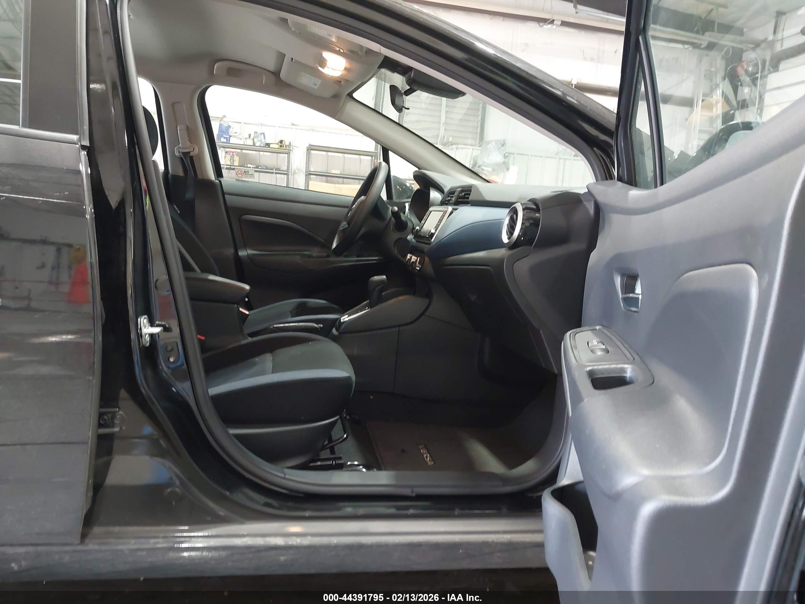 NISSAN VERSA image 5
