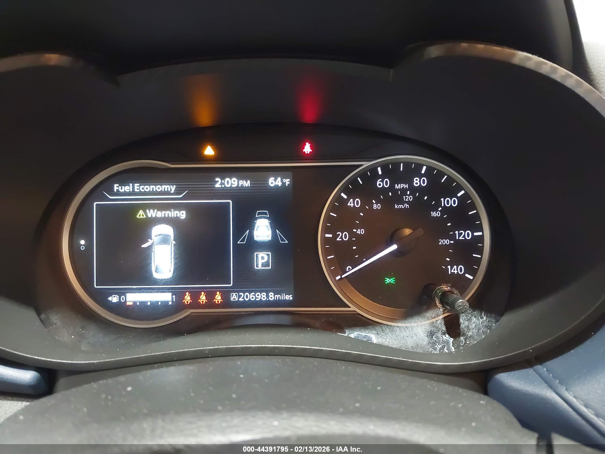 NISSAN VERSA image 7