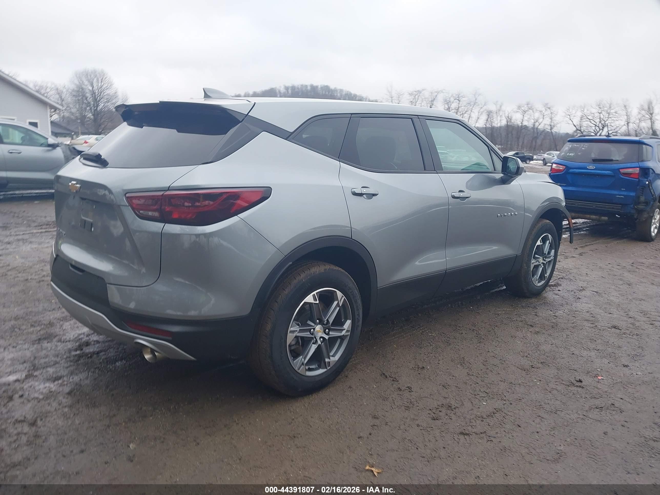 CHEVROLET BLAZER image 4