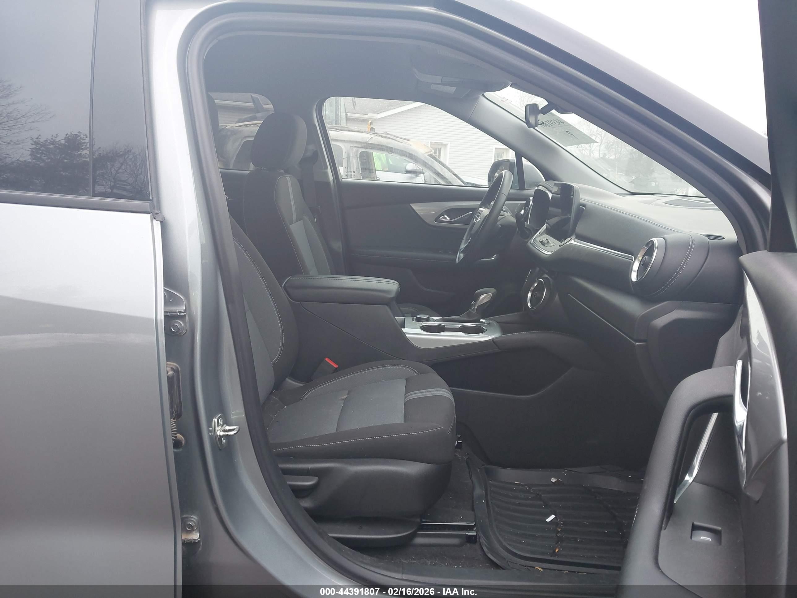 CHEVROLET BLAZER image 5