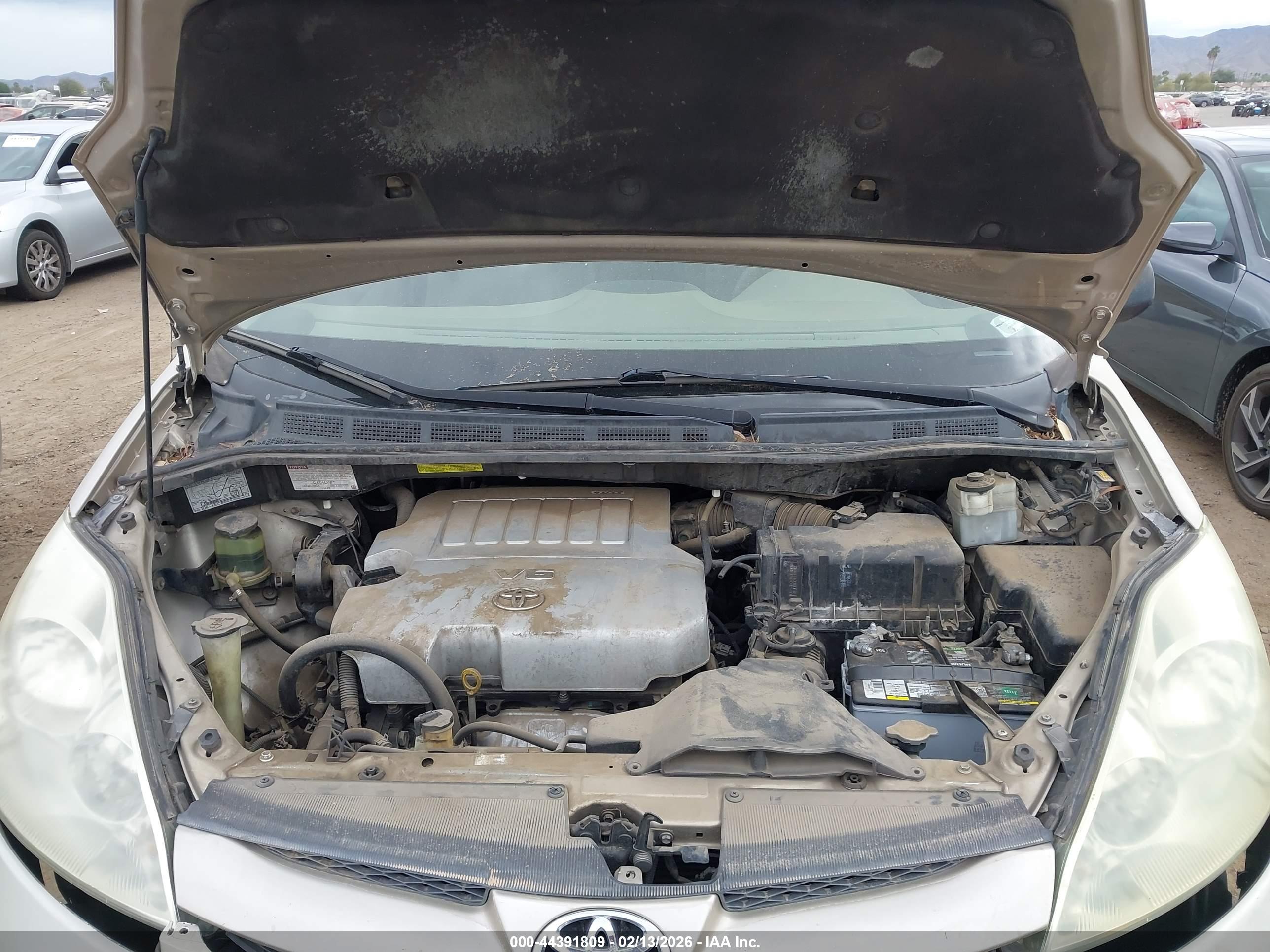 TOYOTA SIENNA image 10