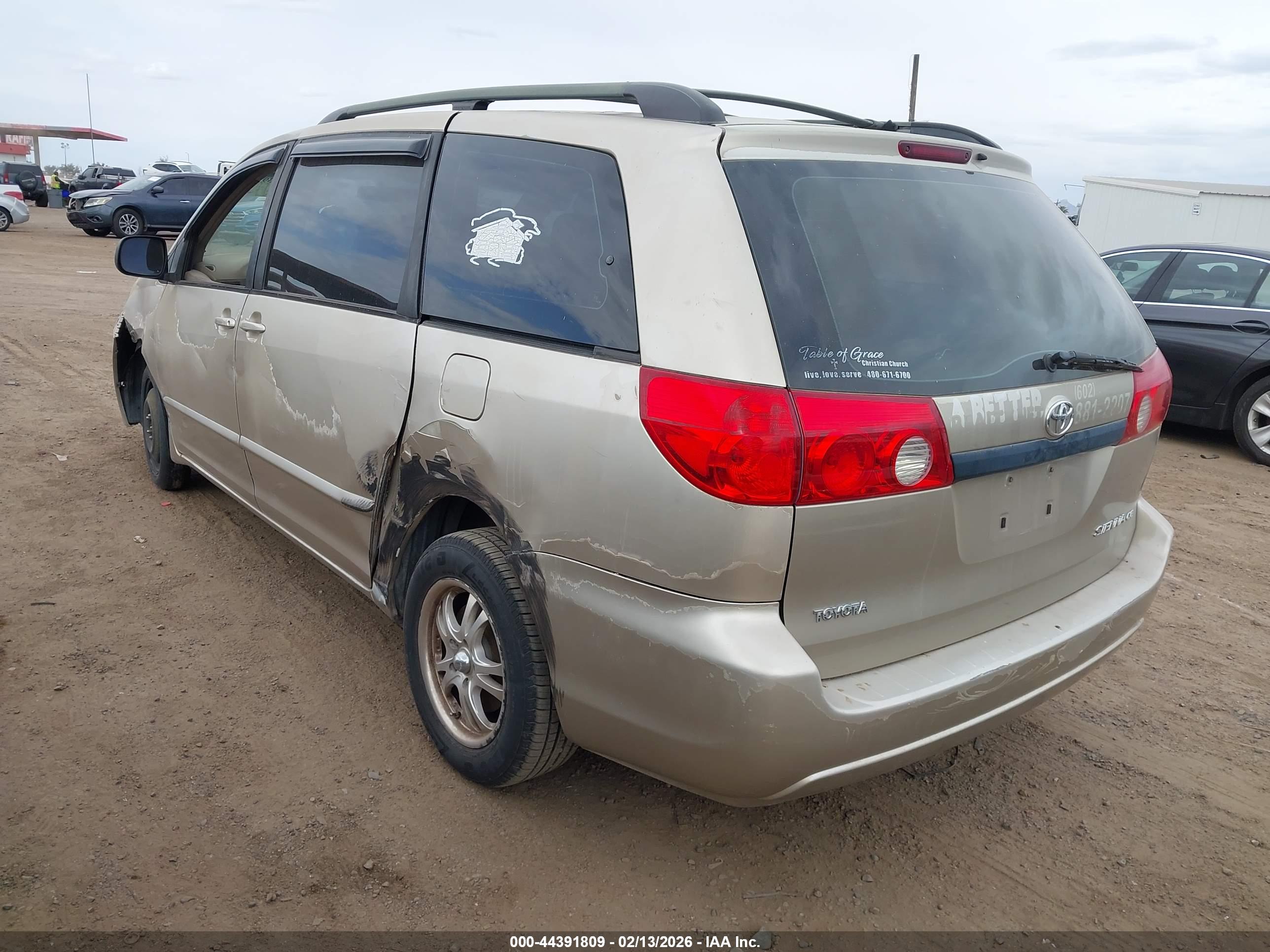 TOYOTA SIENNA image 3