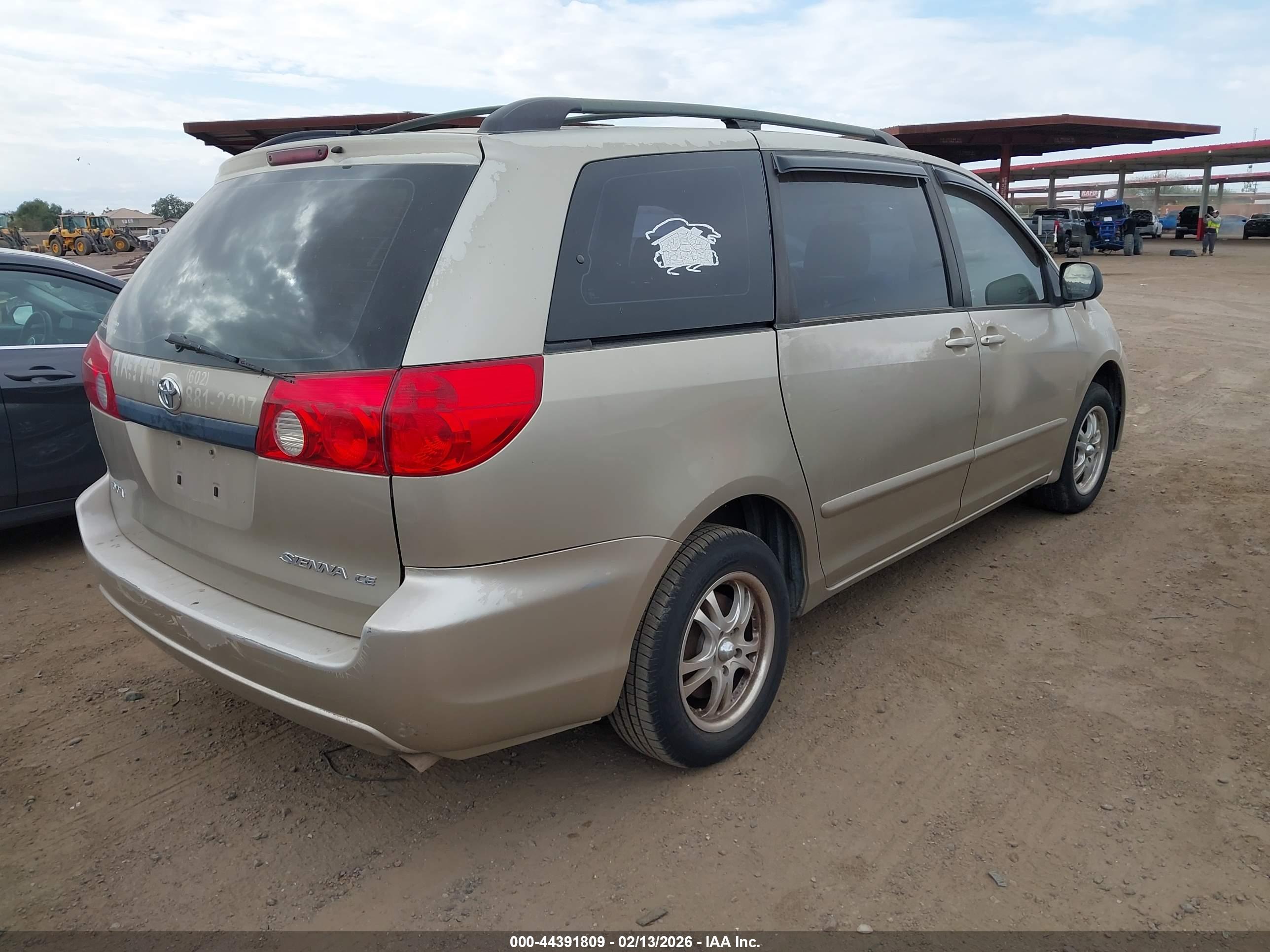 TOYOTA SIENNA image 4