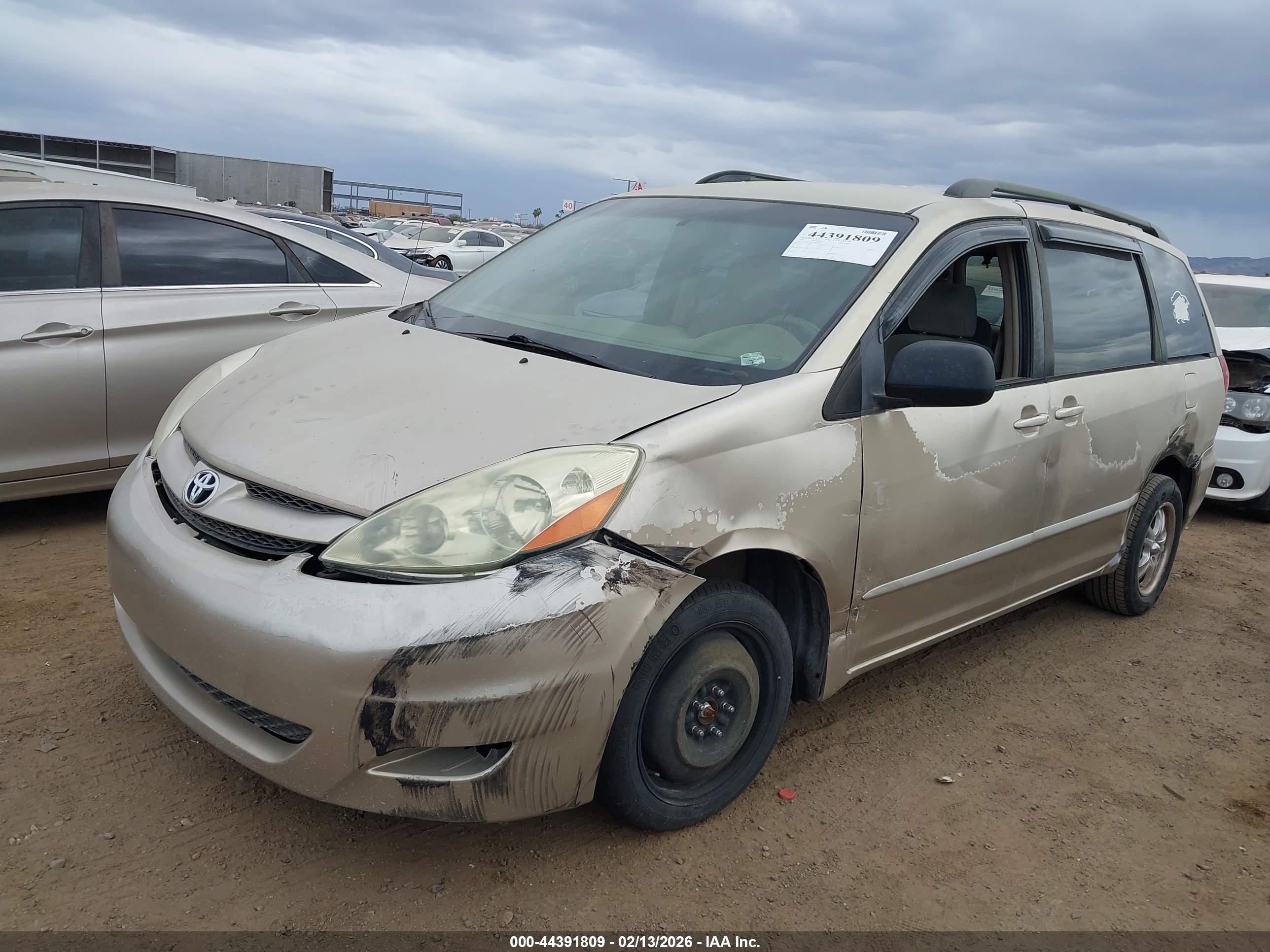 TOYOTA SIENNA image 6