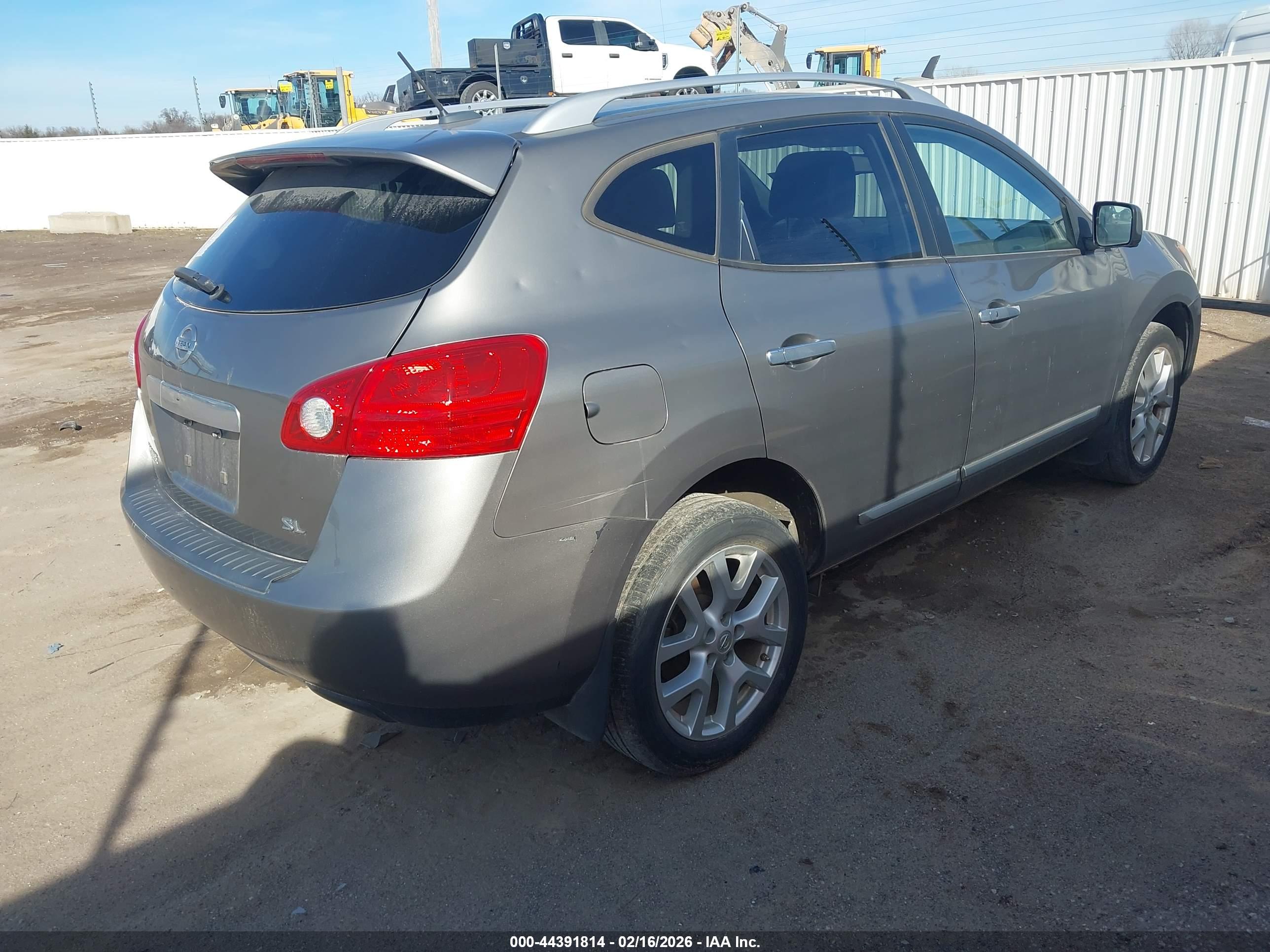 NISSAN ROGUE image 4