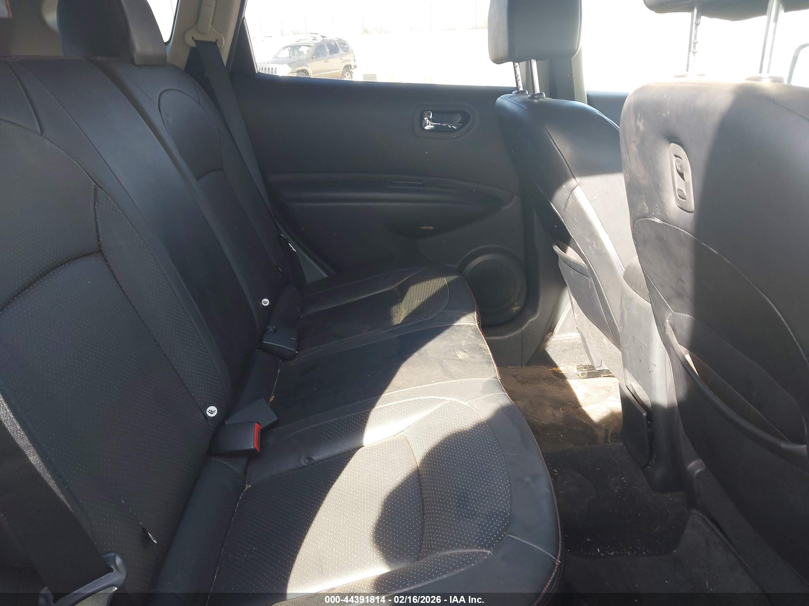 NISSAN ROGUE image 8