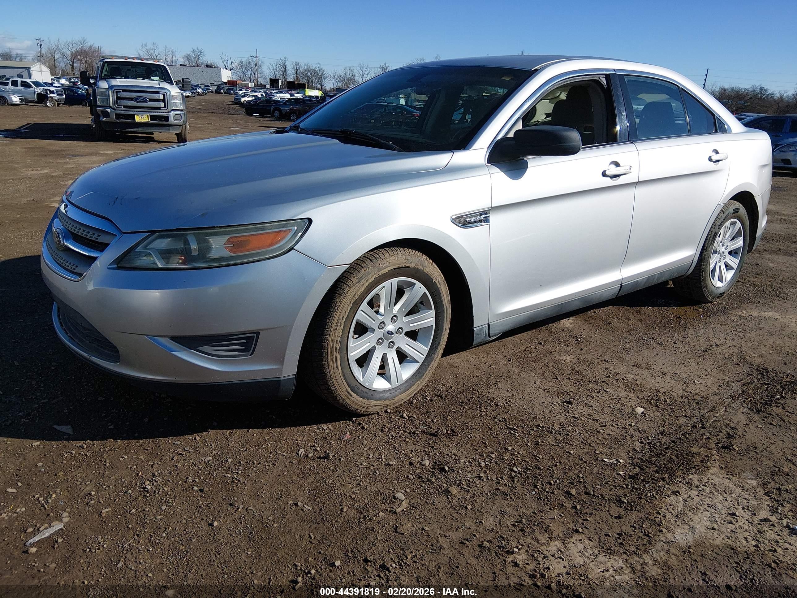 FORD TAURUS image 2