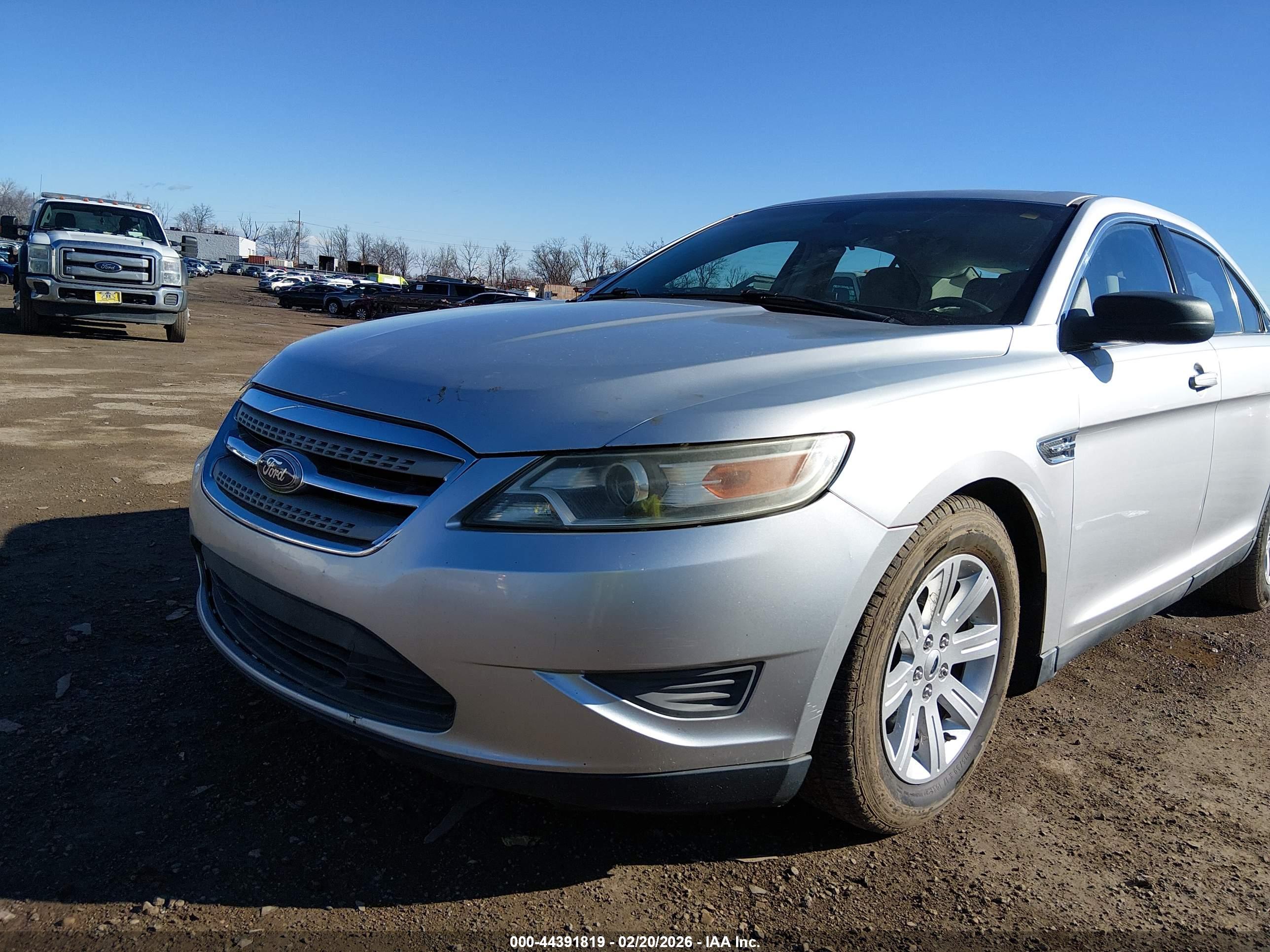 FORD TAURUS image 6