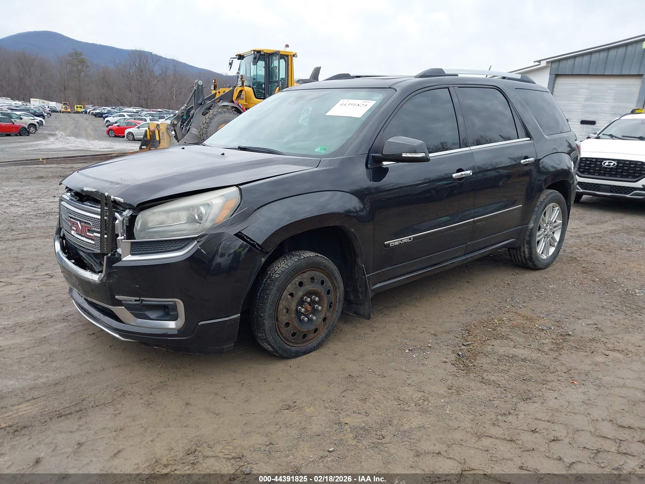 GMC ACADIA image 2