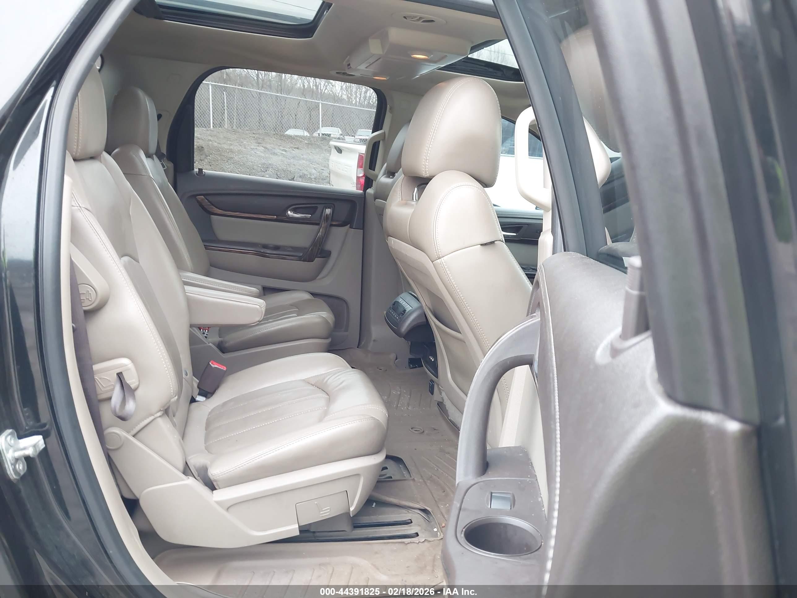 GMC ACADIA image 8