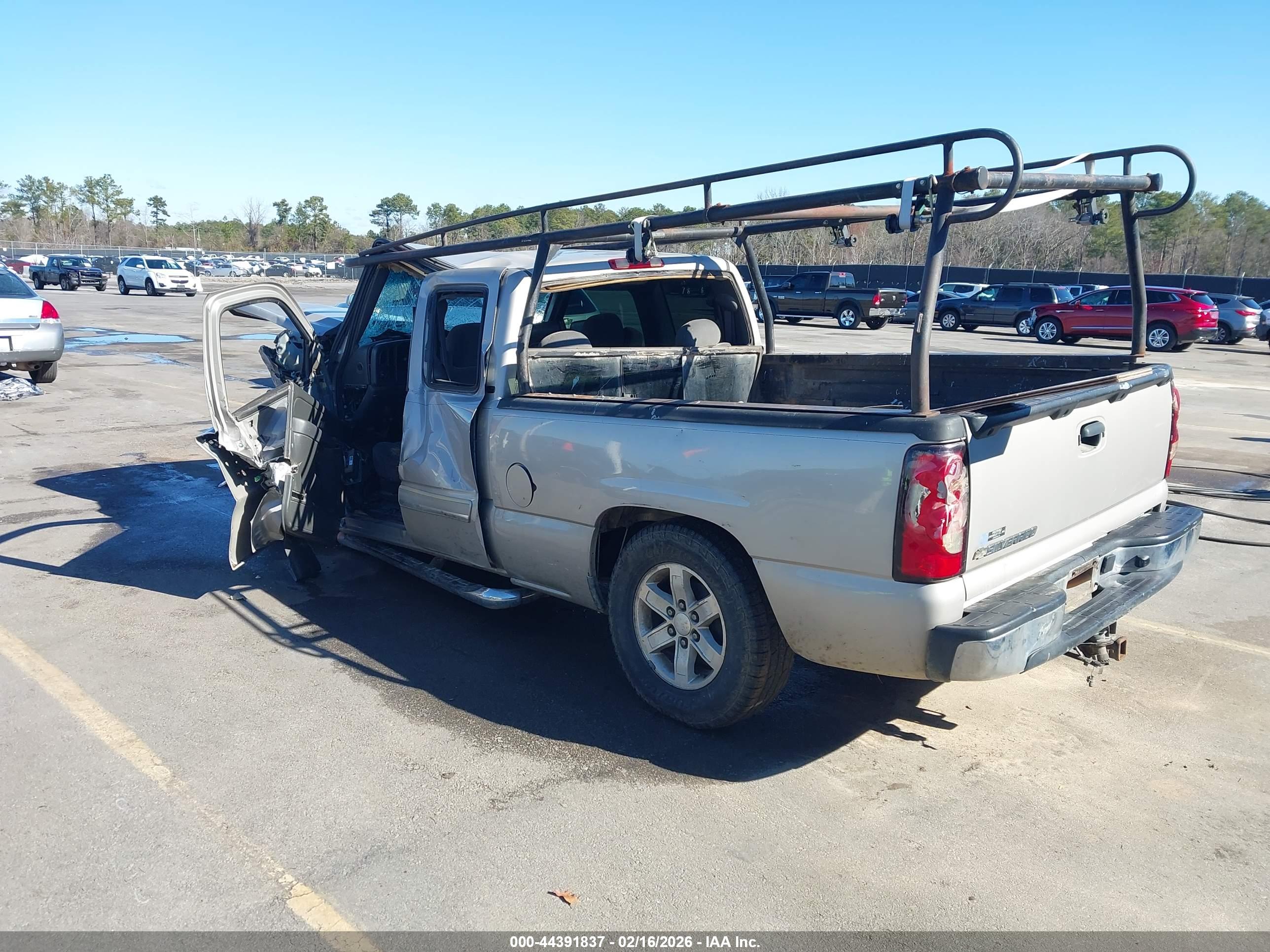 CHEVROLET SILVERADO image 3