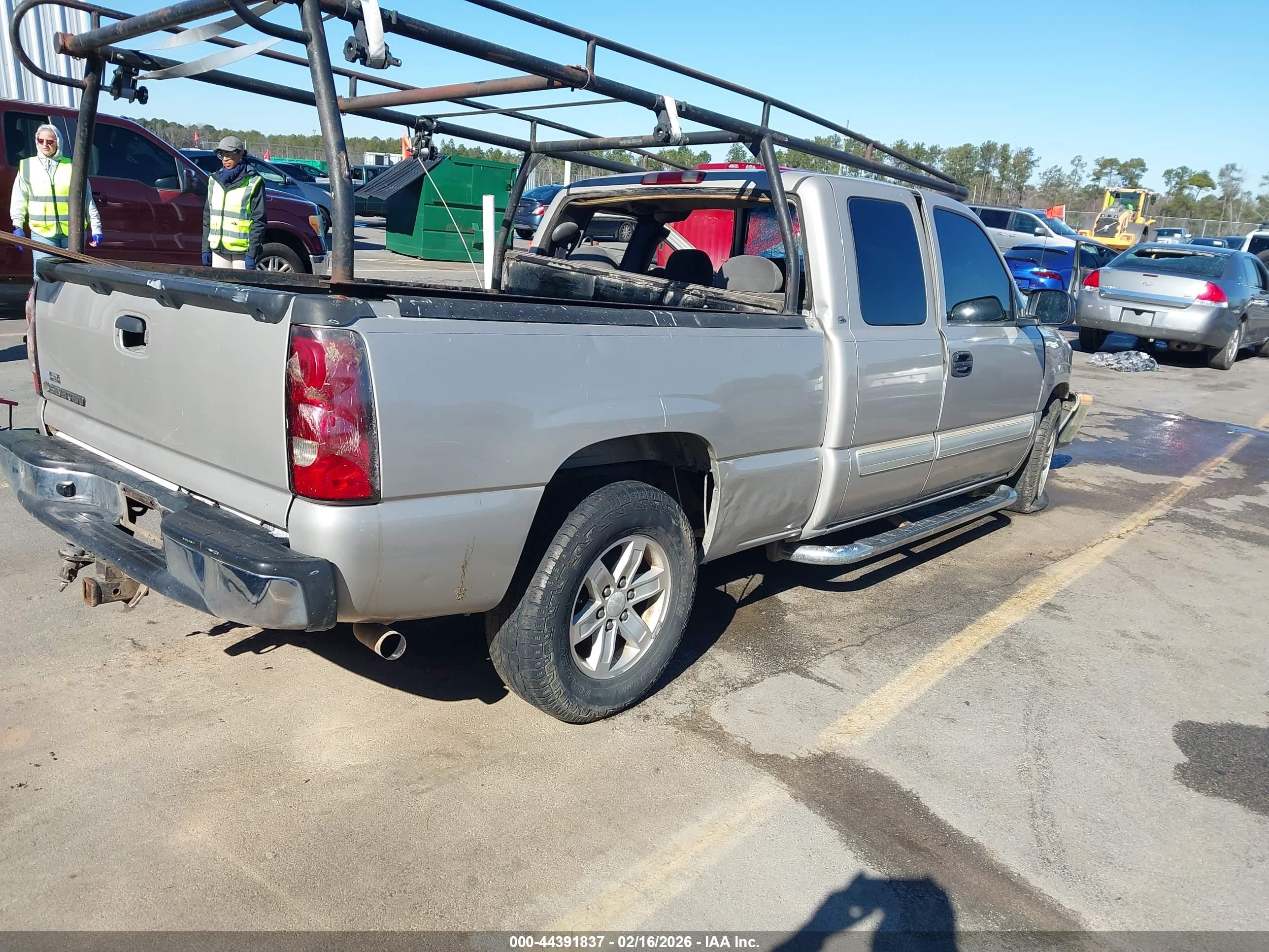 CHEVROLET SILVERADO image 4