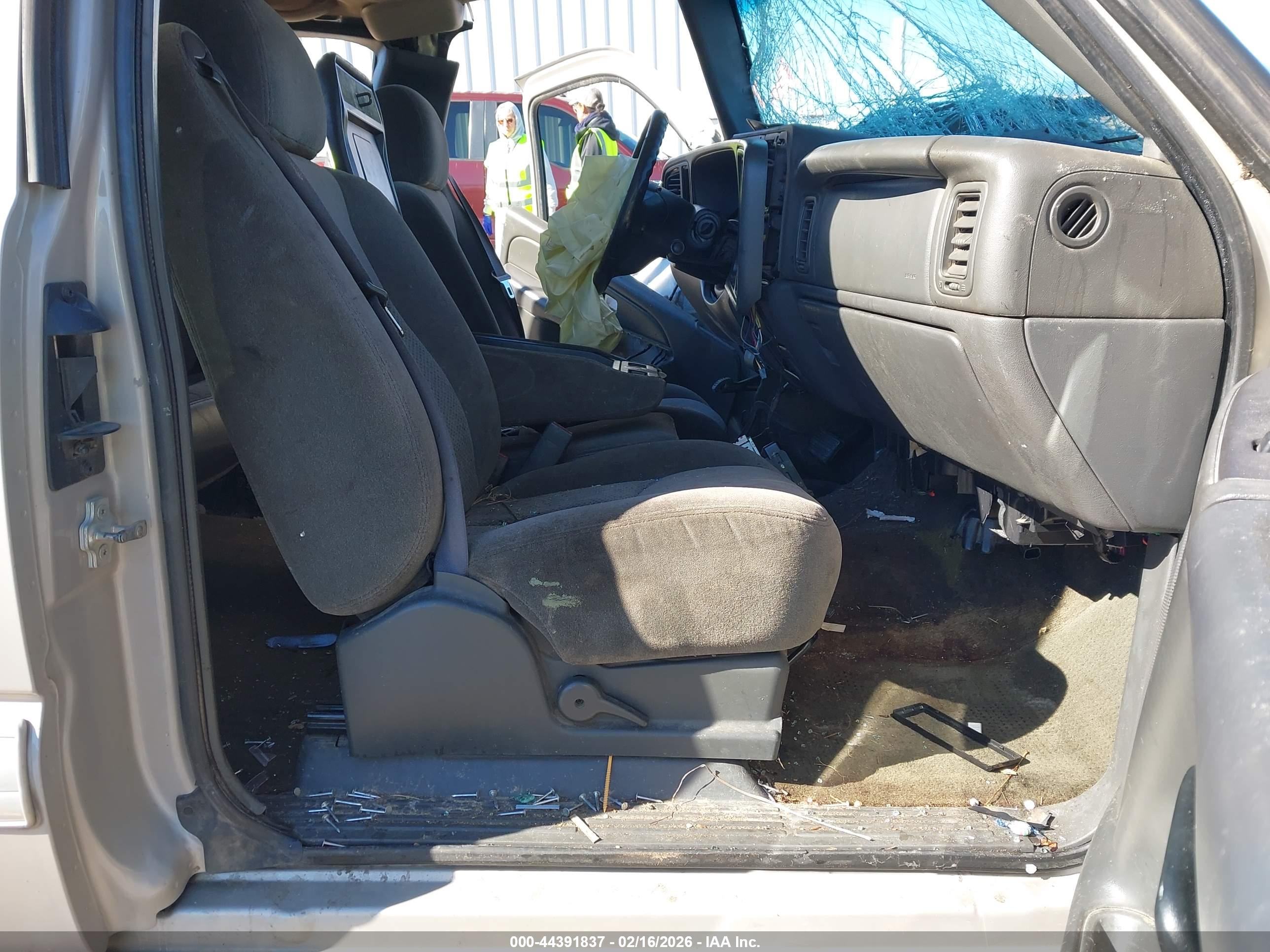 CHEVROLET SILVERADO image 5