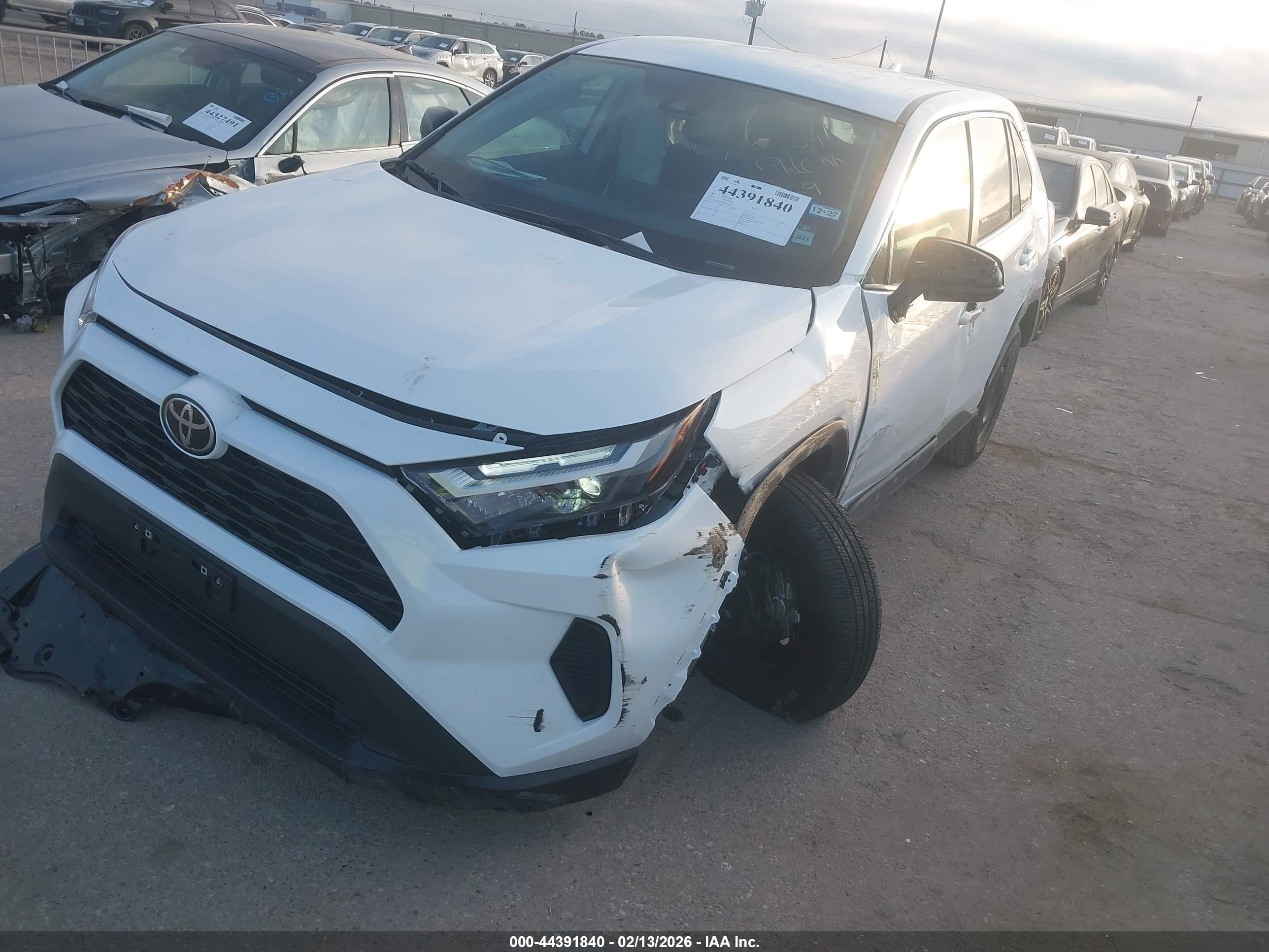 TOYOTA RAV4 image 2