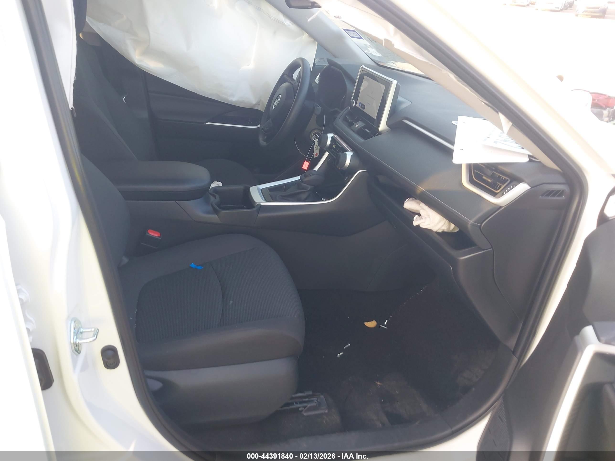 TOYOTA RAV4 image 5