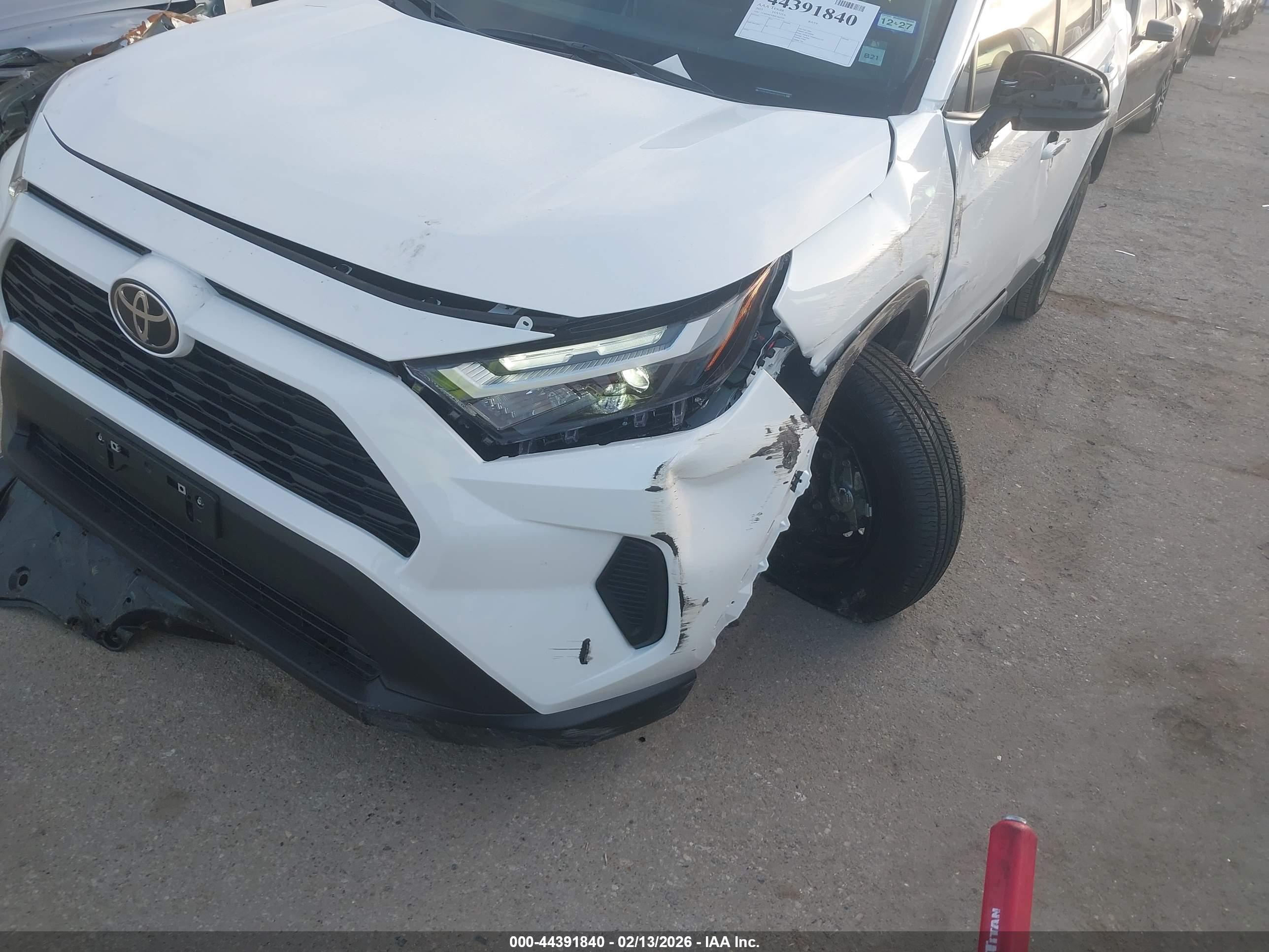 TOYOTA RAV4 image 6