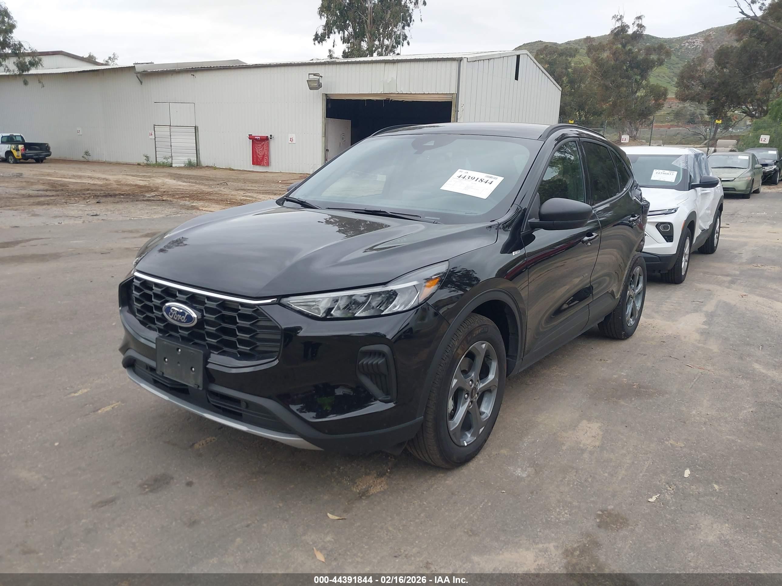 FORD ESCAPE image 2