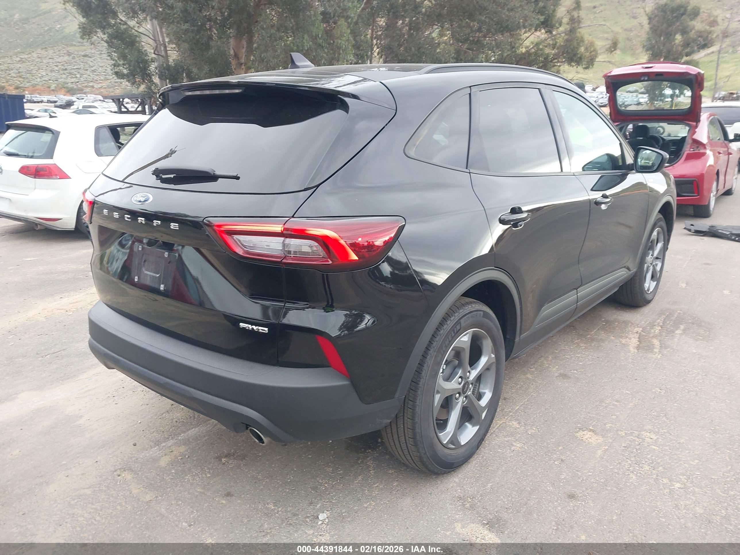 FORD ESCAPE image 4