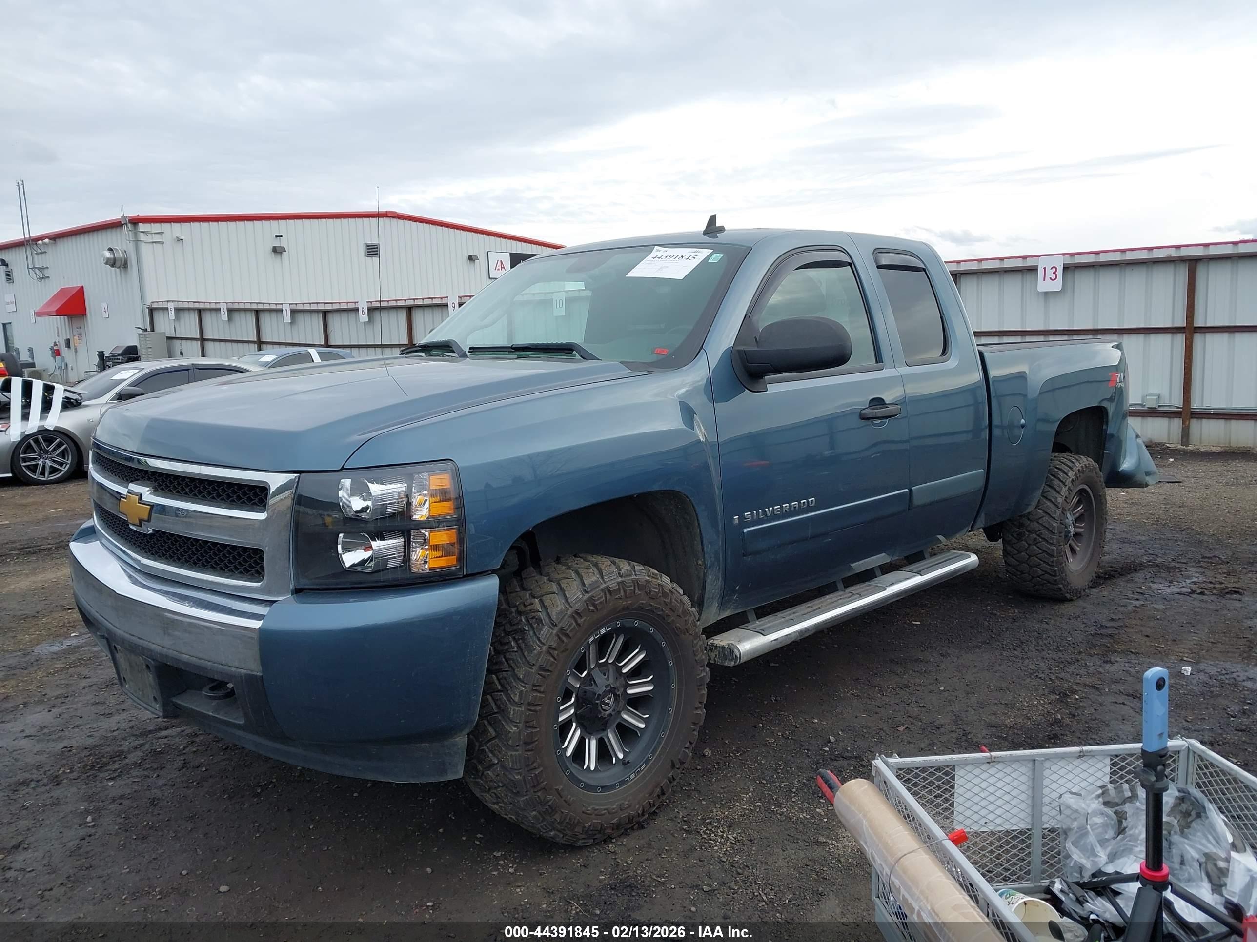 CHEVROLET SILVERADO image 2