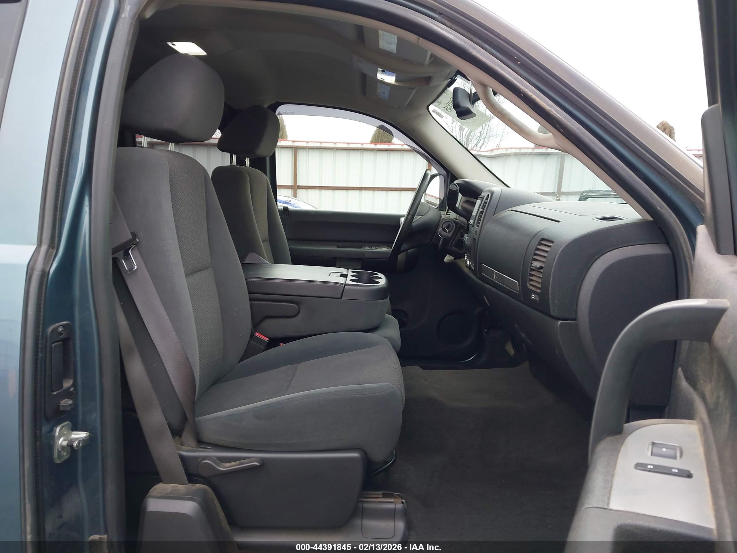 CHEVROLET SILVERADO image 5