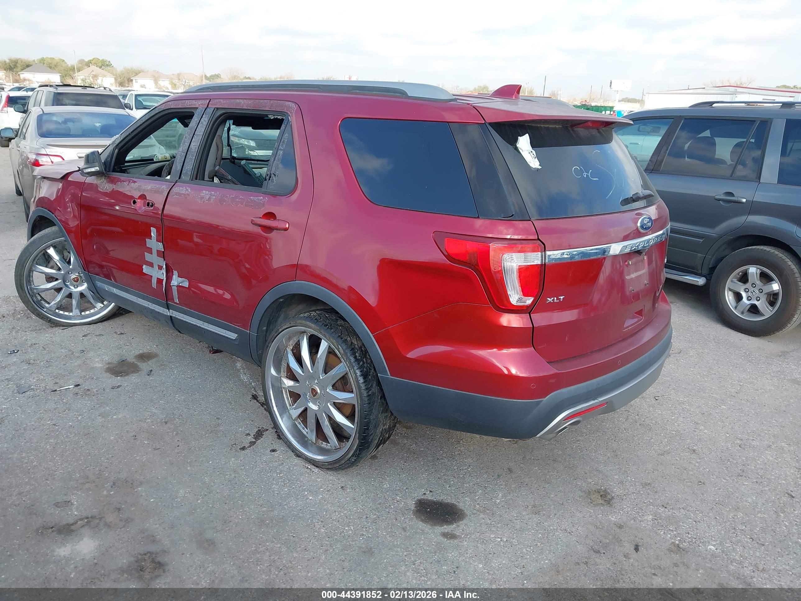 FORD EXPLORER image 3