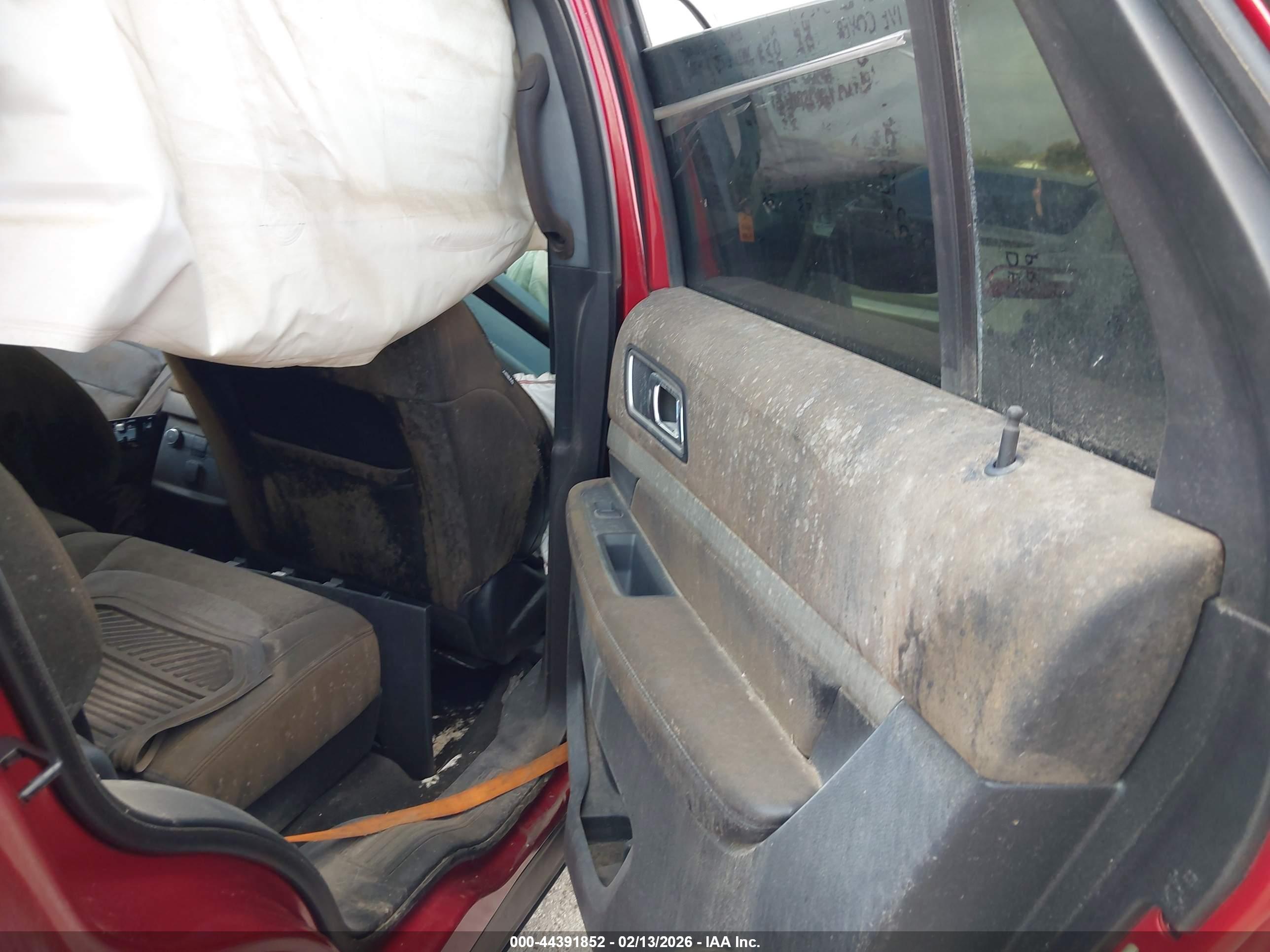 FORD EXPLORER image 8