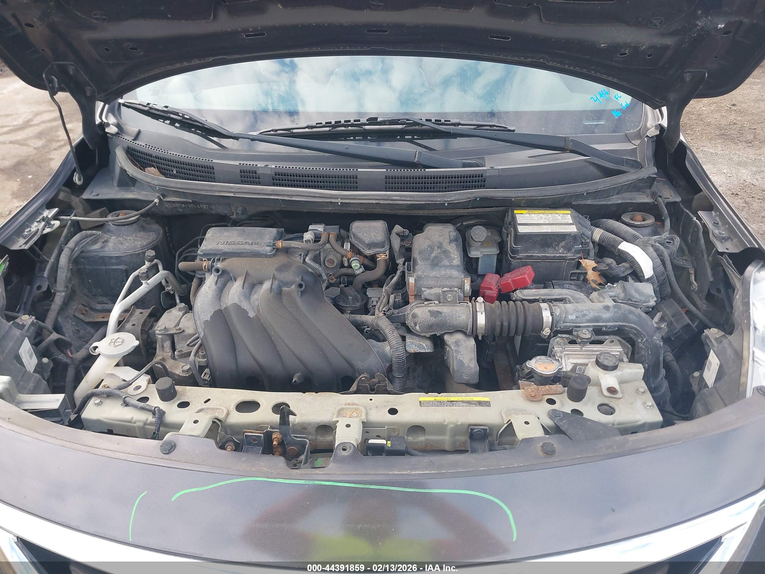 NISSAN VERSA image 10