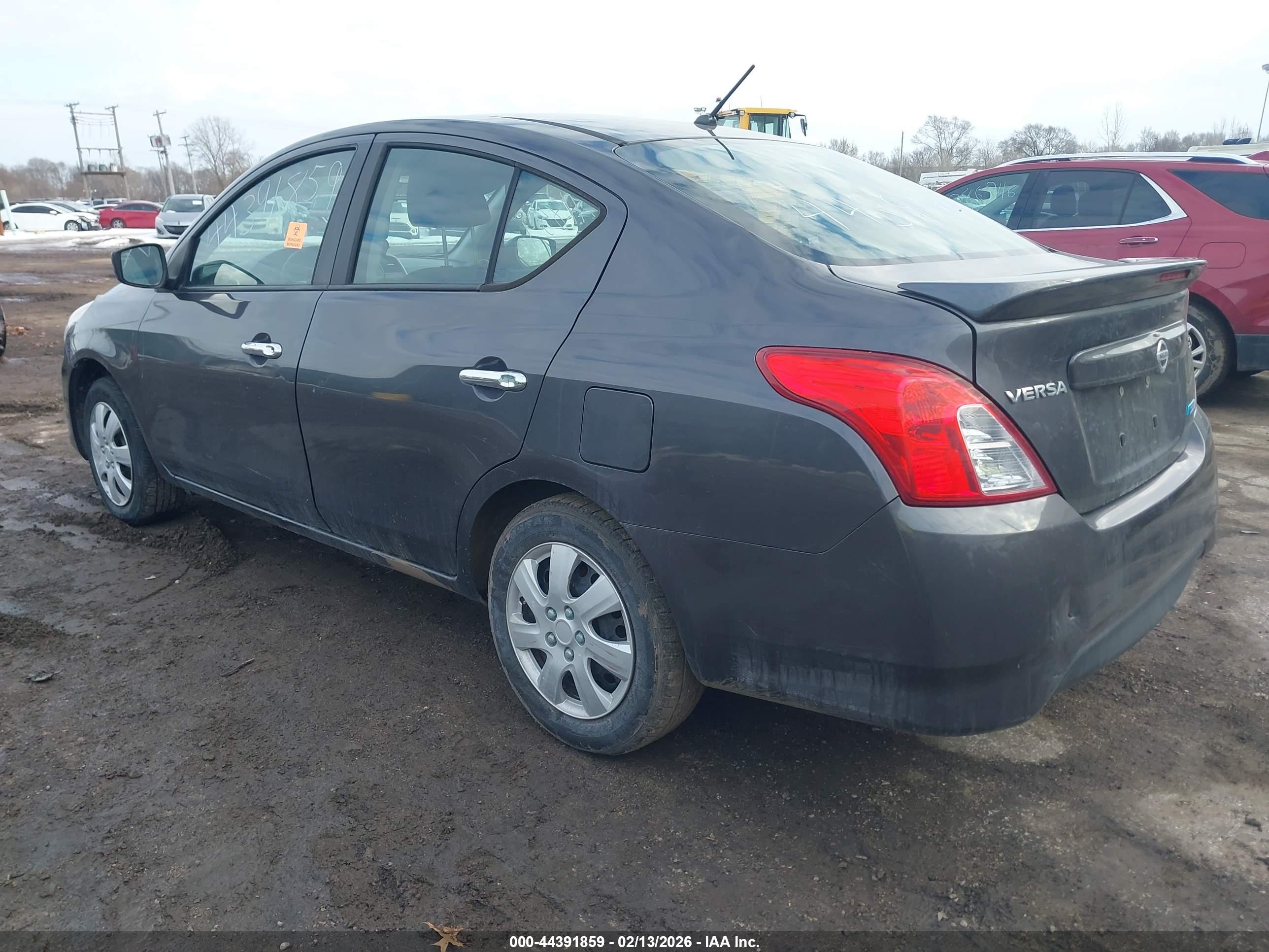 NISSAN VERSA image 3