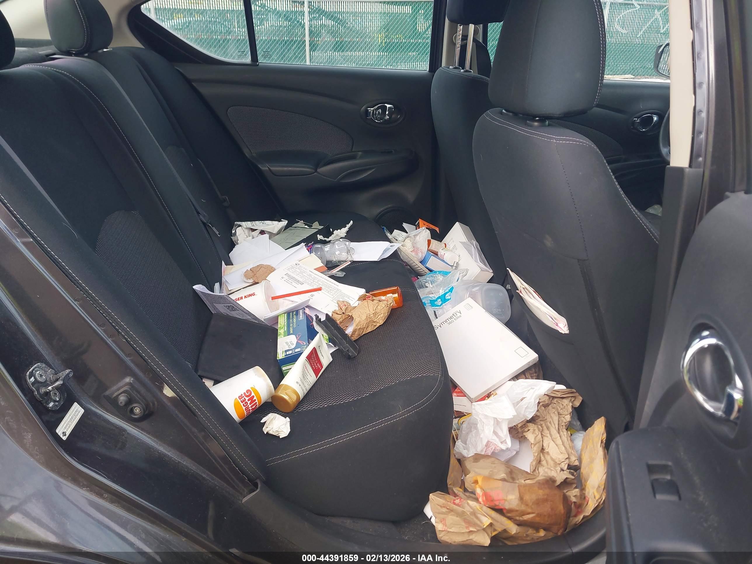 NISSAN VERSA image 8