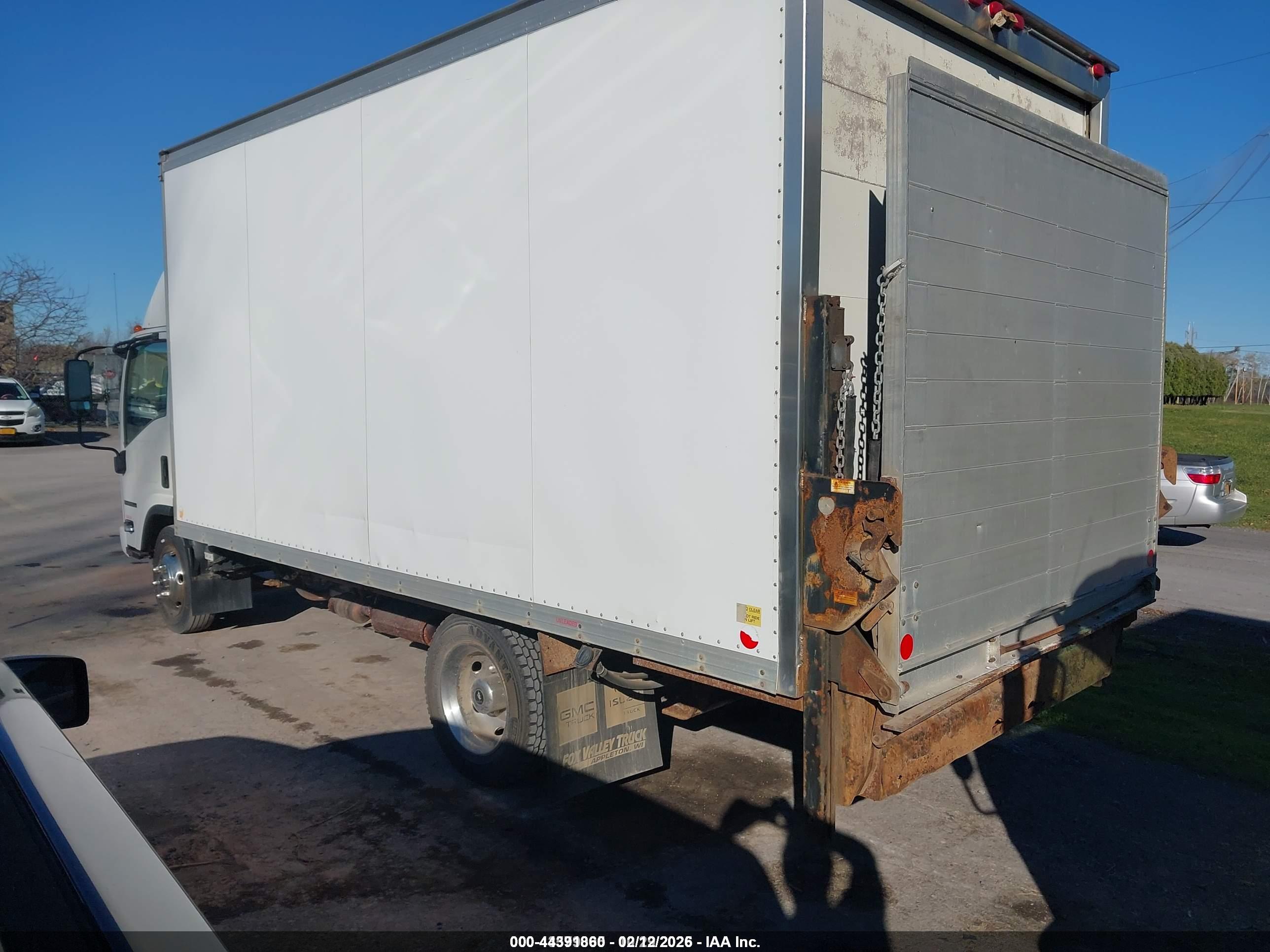ISUZU NPR image 3