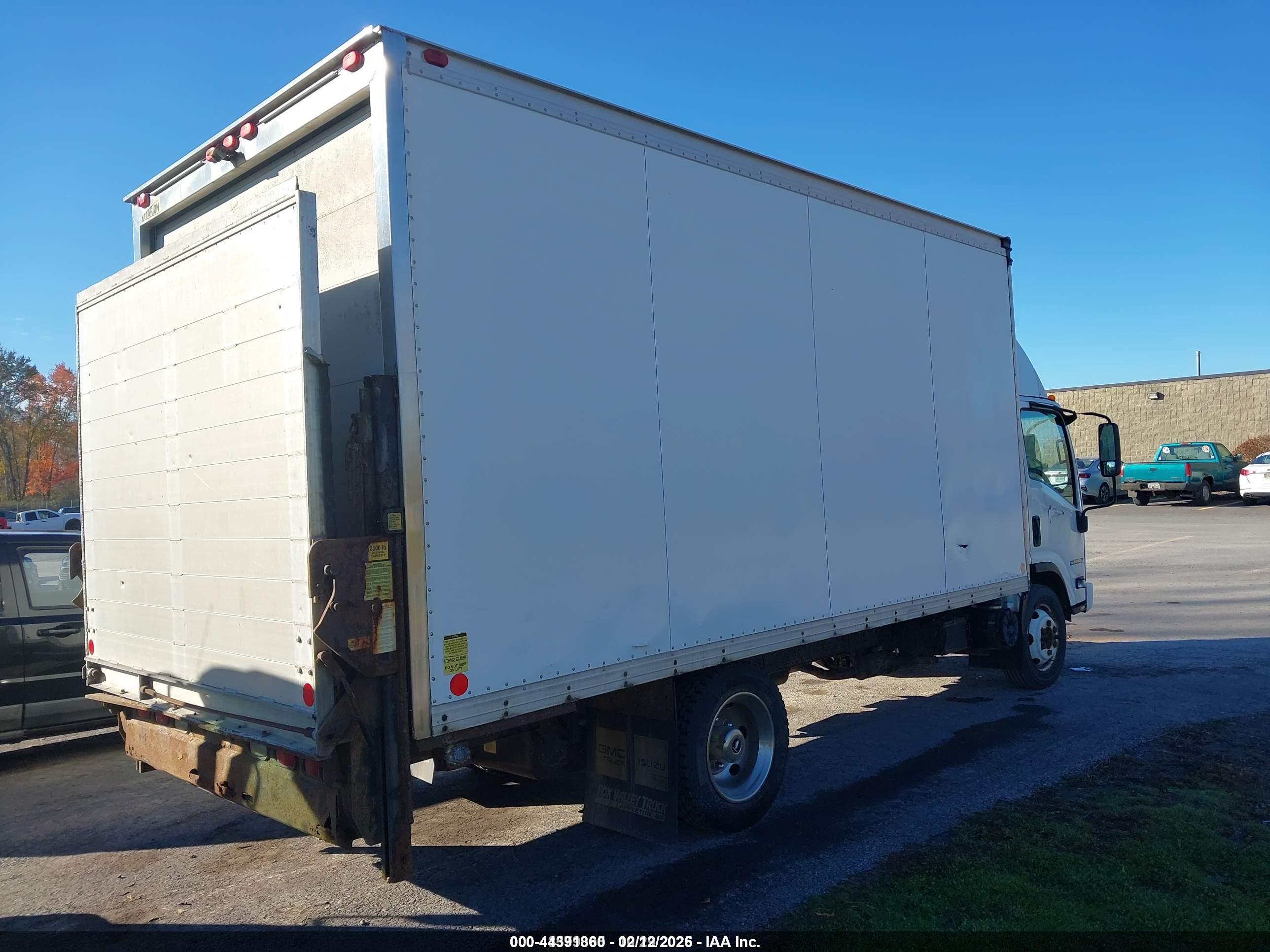 ISUZU NPR image 4