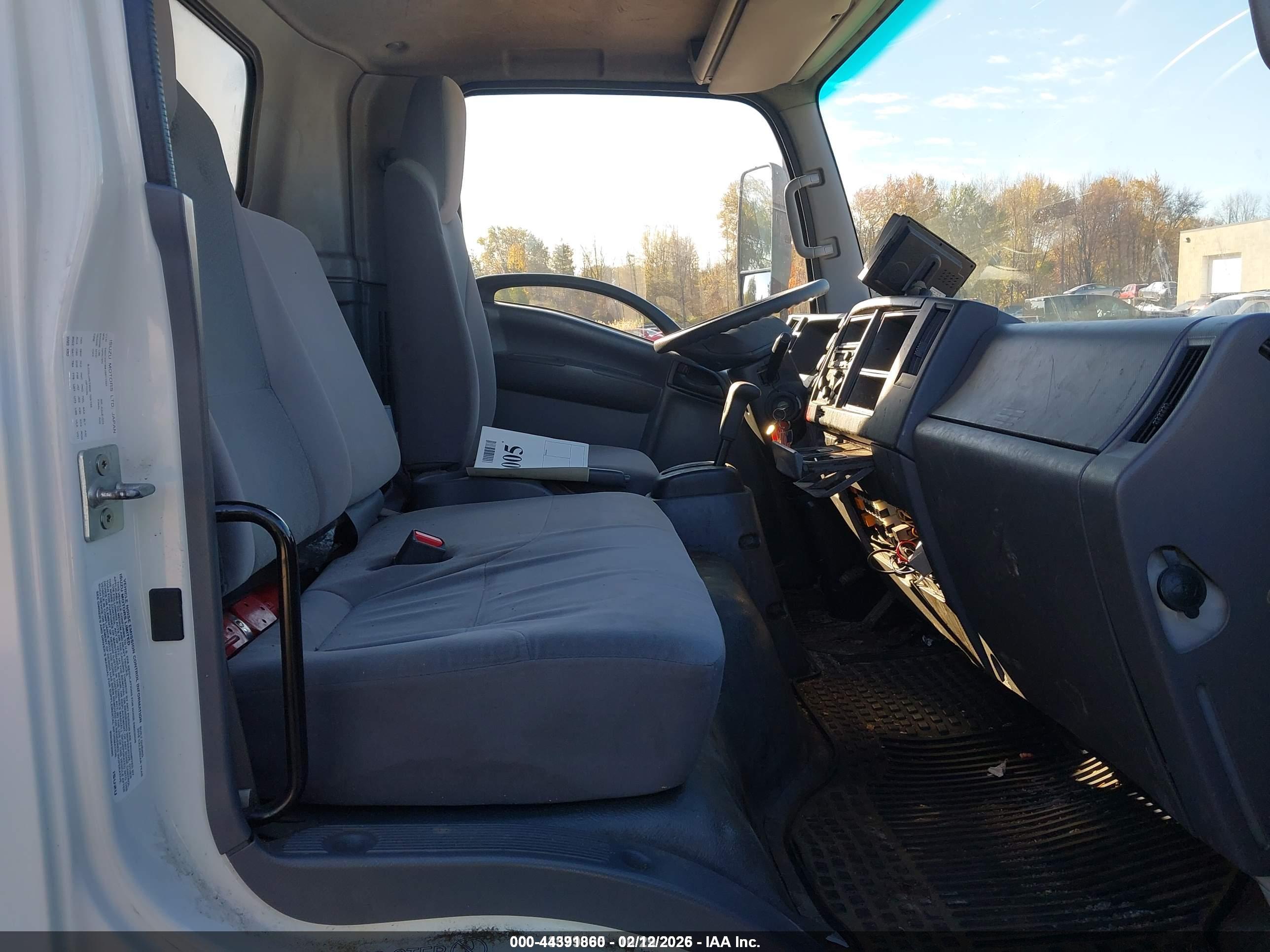 ISUZU NPR image 8