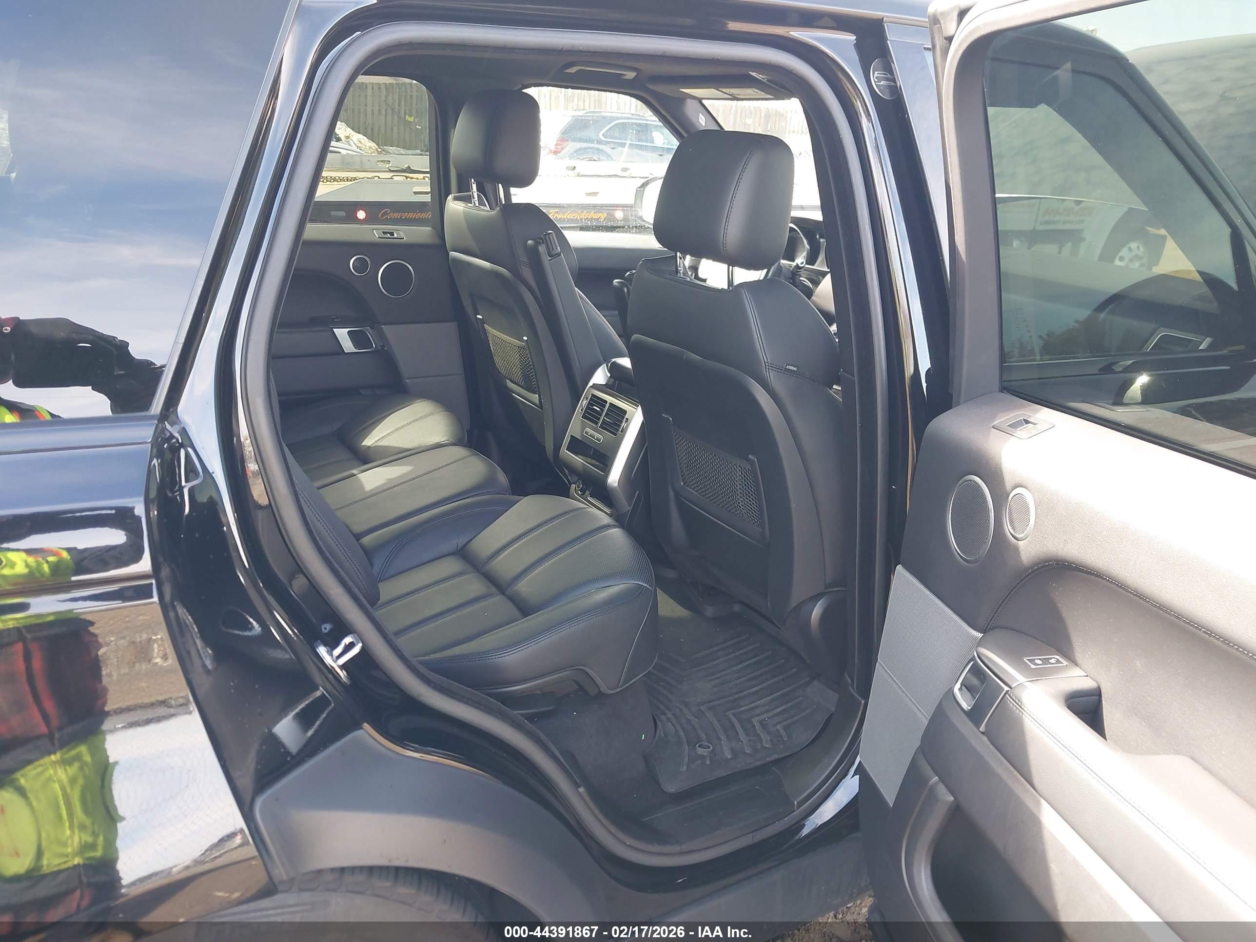 LAND ROVER image 8