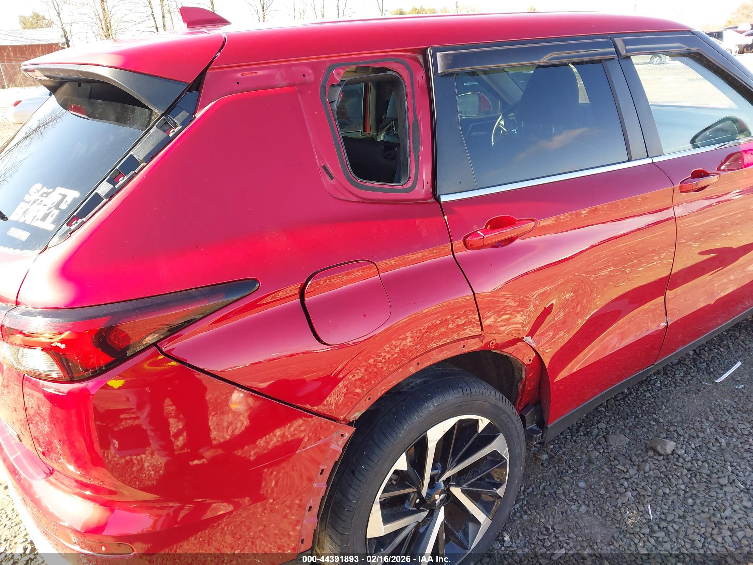 MITSUBISHI OUTLANDER image 6